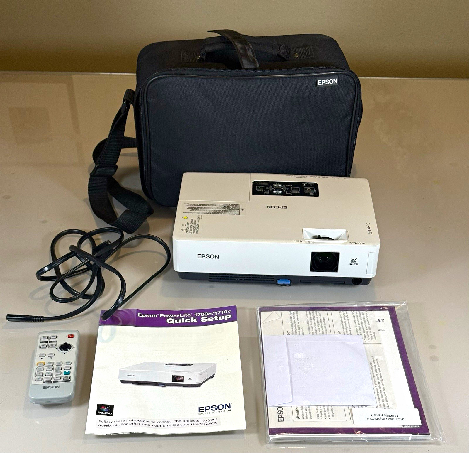 Epson PowerLite 1710 3LCD XGA 2700 ANSI 4:3 Projector w/ Case Remote