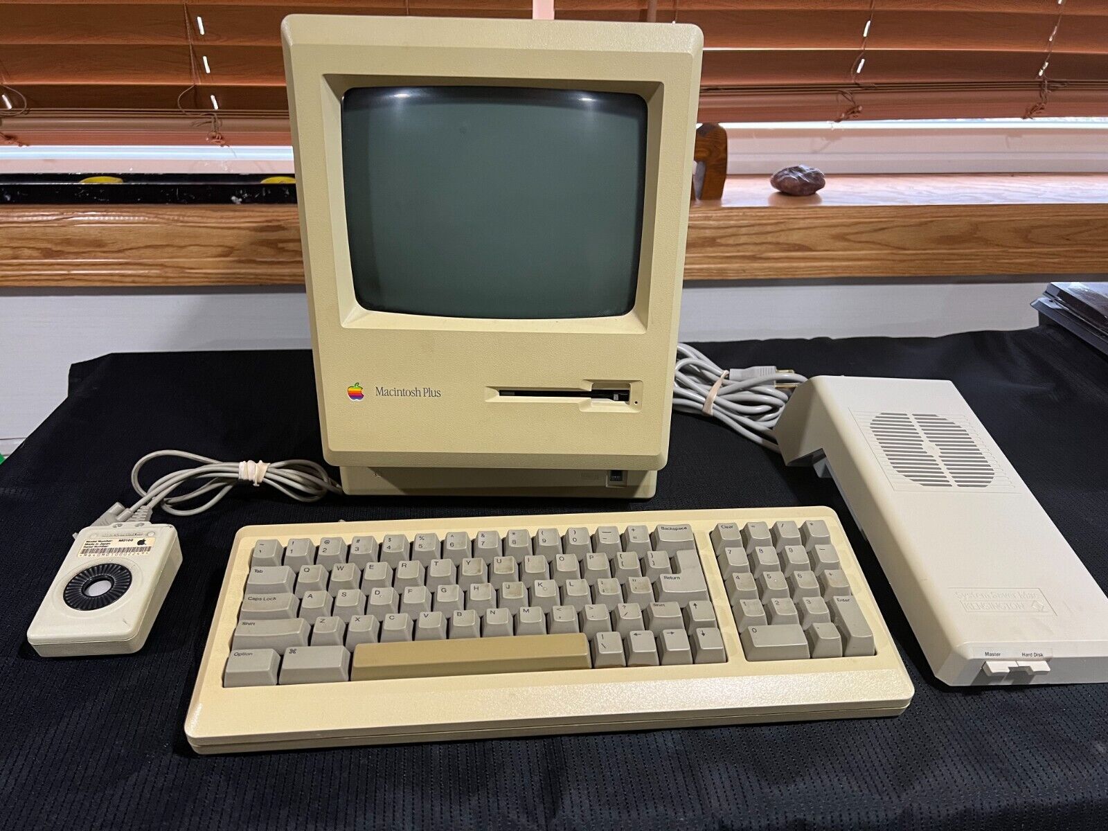 Vintage Apple Macintosh Plus 1Mb 60W 120VAC Desktop Computer M0001A TESTED *READ