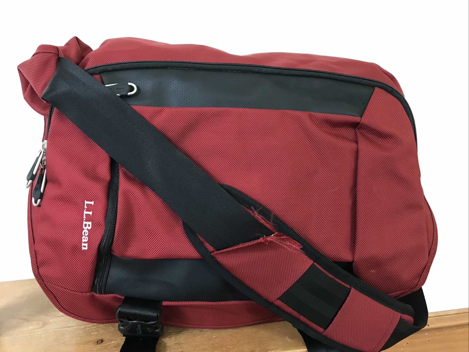 LL Bean Red Shoulder Strap Laptop Computer Messenger 5-Pocket Carry on Bag 17"