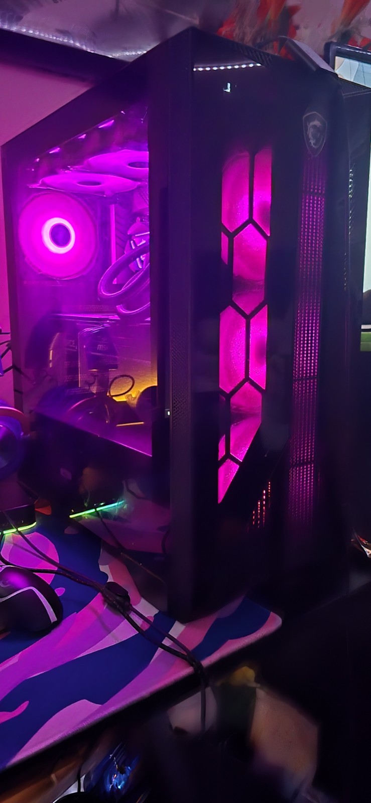 Gaming Desktop - Intel Core i7-13700F - 32GB Memory -  4070 Ti - 1TB SSD