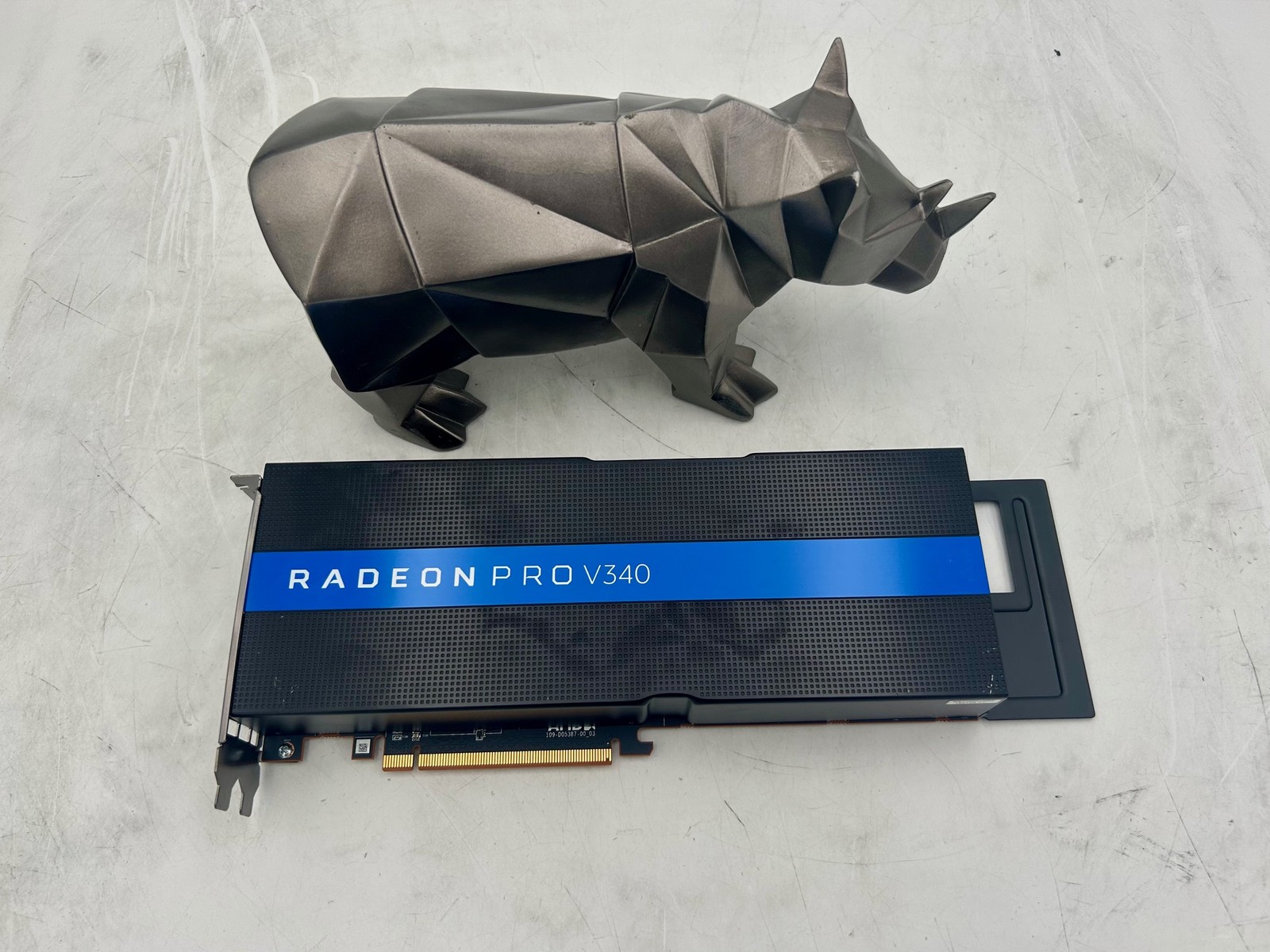 AMD 102-D05318-02 V340L RADEON PRO 16GB GPU (2x8GB) GPU