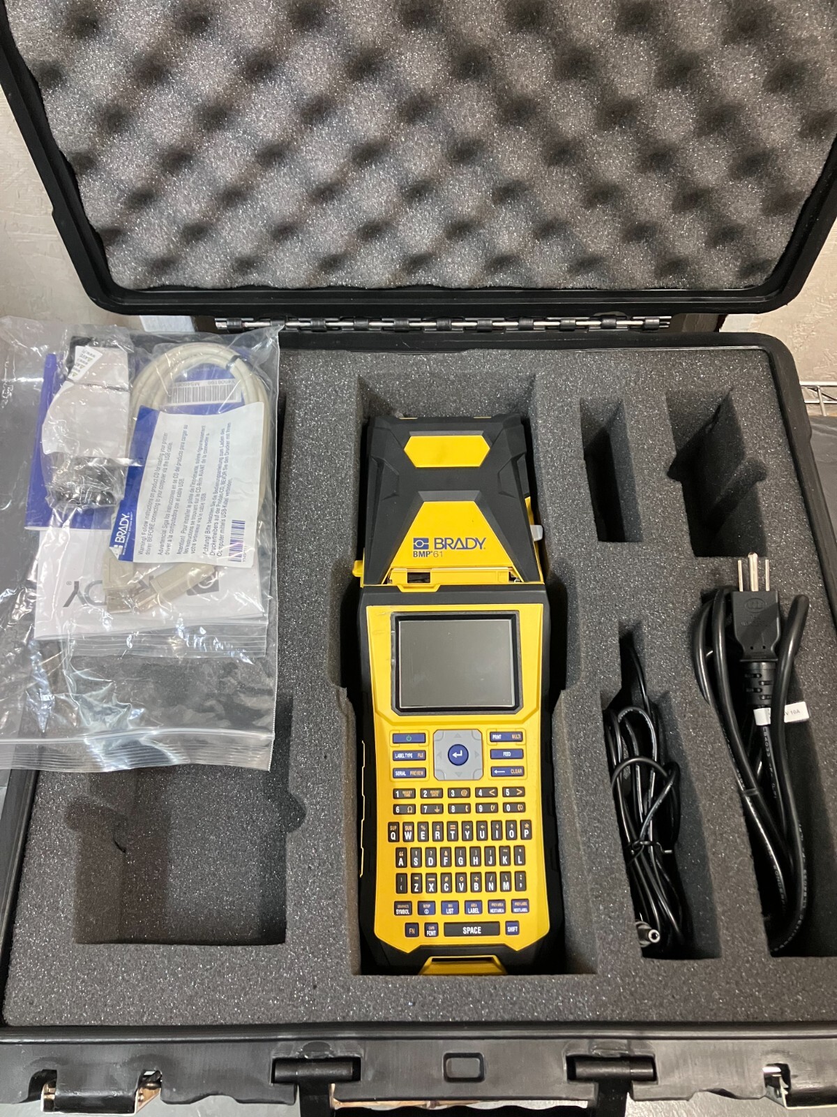 Minty Brady BMP-61 label maker/printer with BMP-41-BATT battery/charger and case