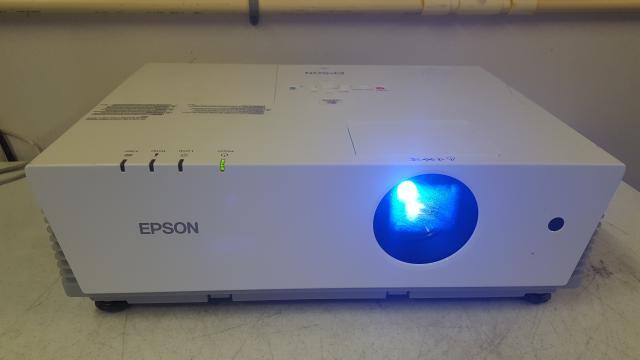 Epson PowerLite 6100i EMP-6100 LCD Digital Multimedia Video Projector 1113 Hours