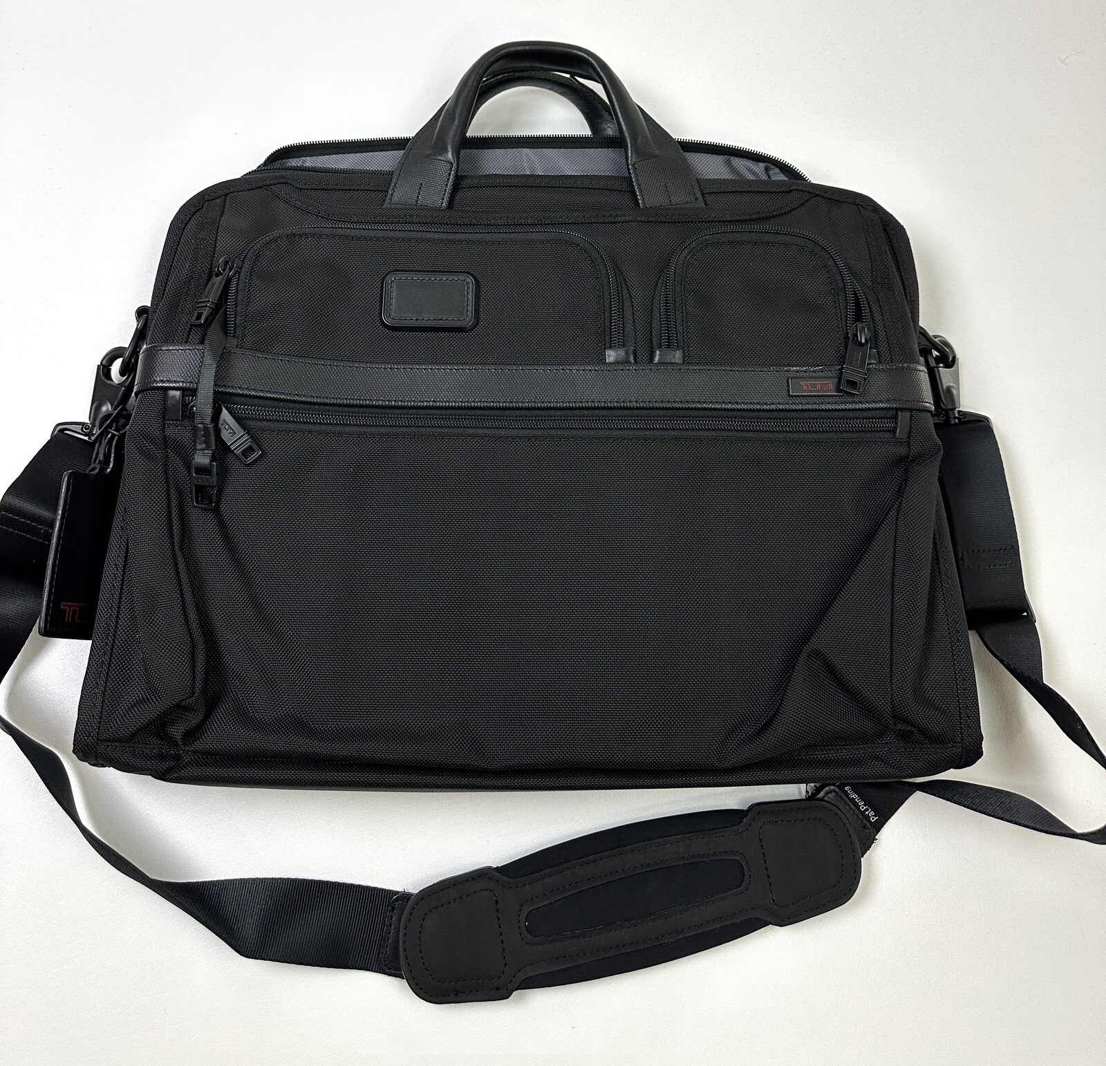 #322 TUMI Alpha 2 Compact Large Screen Laptop 26114  retail $355 plus tax