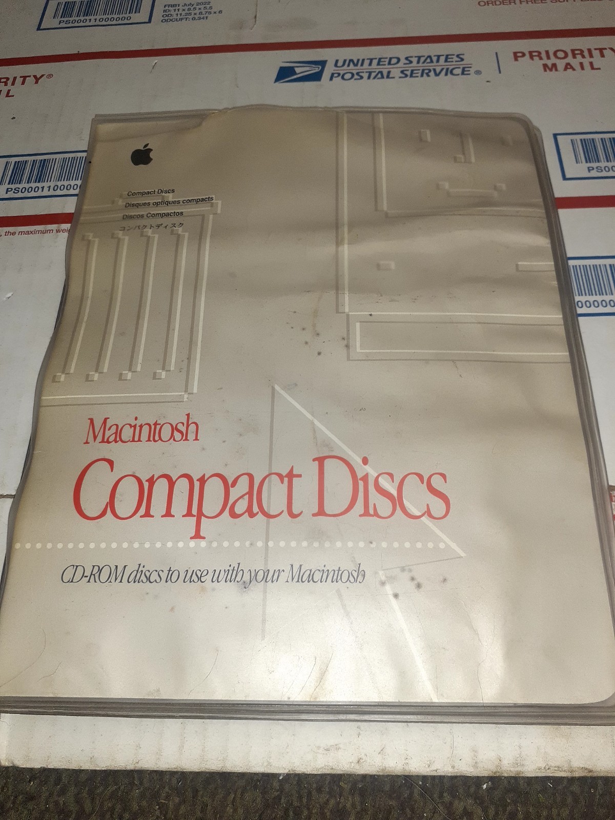 Vintage Apple Macintosh Compact Discs CD-ROM Folder And 11 Discs