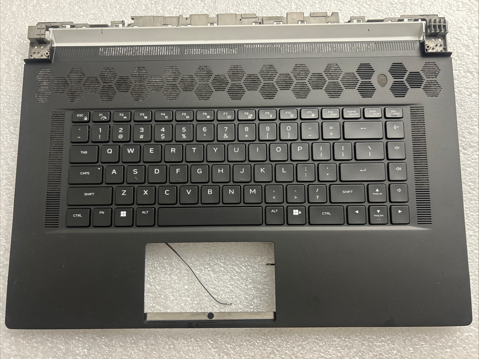 Genuine Dell Alienware X17 R2 Palmrest keyboard US English 0718M9 9x4v4 AZ 7