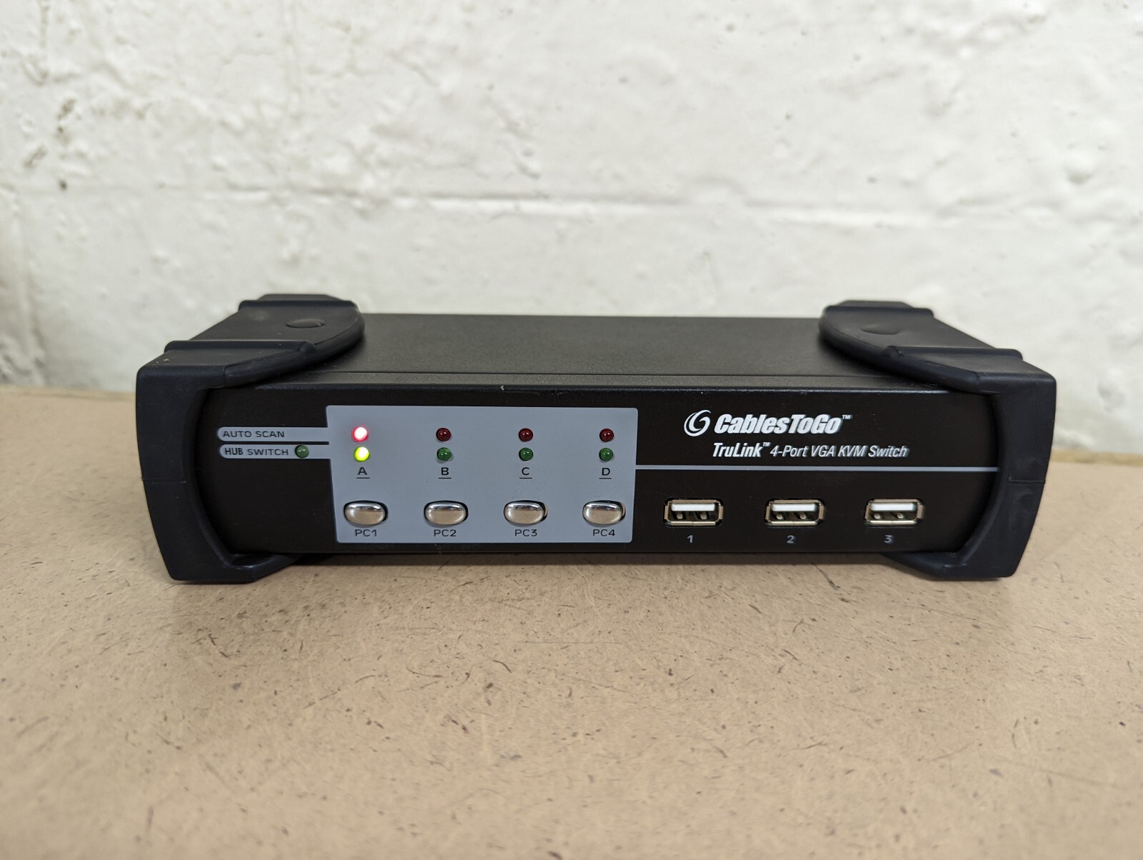 CablesToGo TruLink 4-Port VGA KVM USB 2.0 Switch MPN: 35555 w/ Power Supply