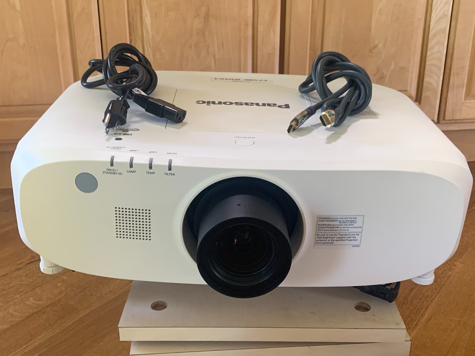 Panasonic PT-EZ580 WUXGA 5400 Lumen LCD Projector HDMI Tested Working 1920x1200