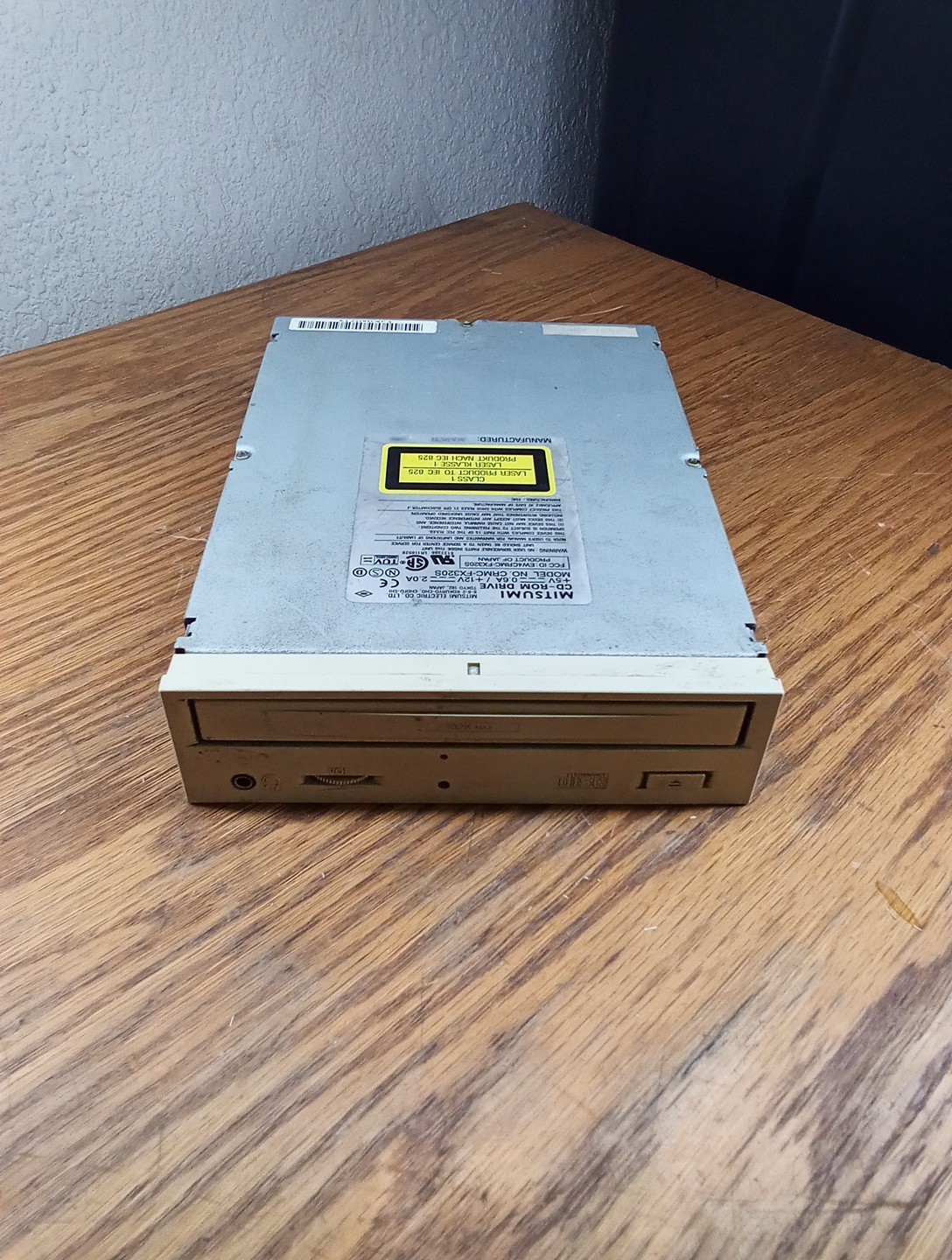 Vintage Mitsumi CRMC-FX320S CD ROM Drive Beige