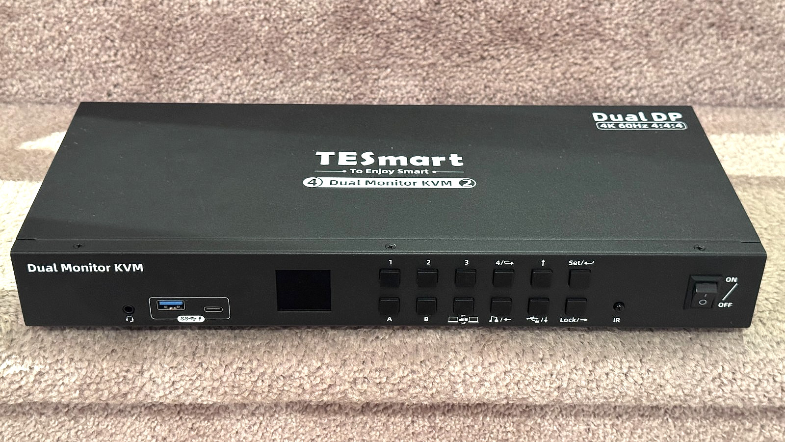 TESmart (PKS0402A20) 4 Port KVM Switch Dual Monitor DisplayPort WITH Cables