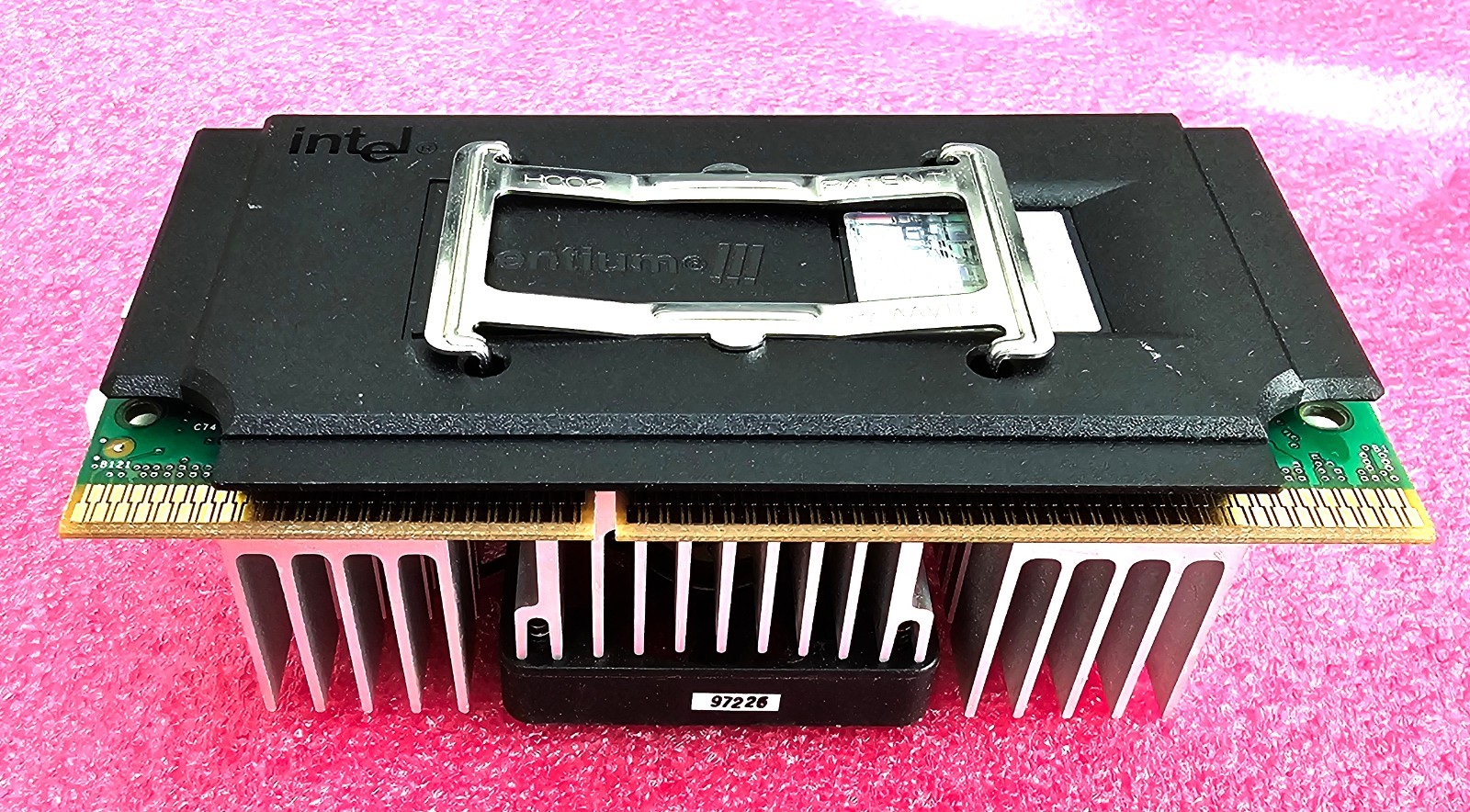 Intel Pentium III CPU Processor with Heatsink 550/512/100/2.0v S1 SL3F7 1998