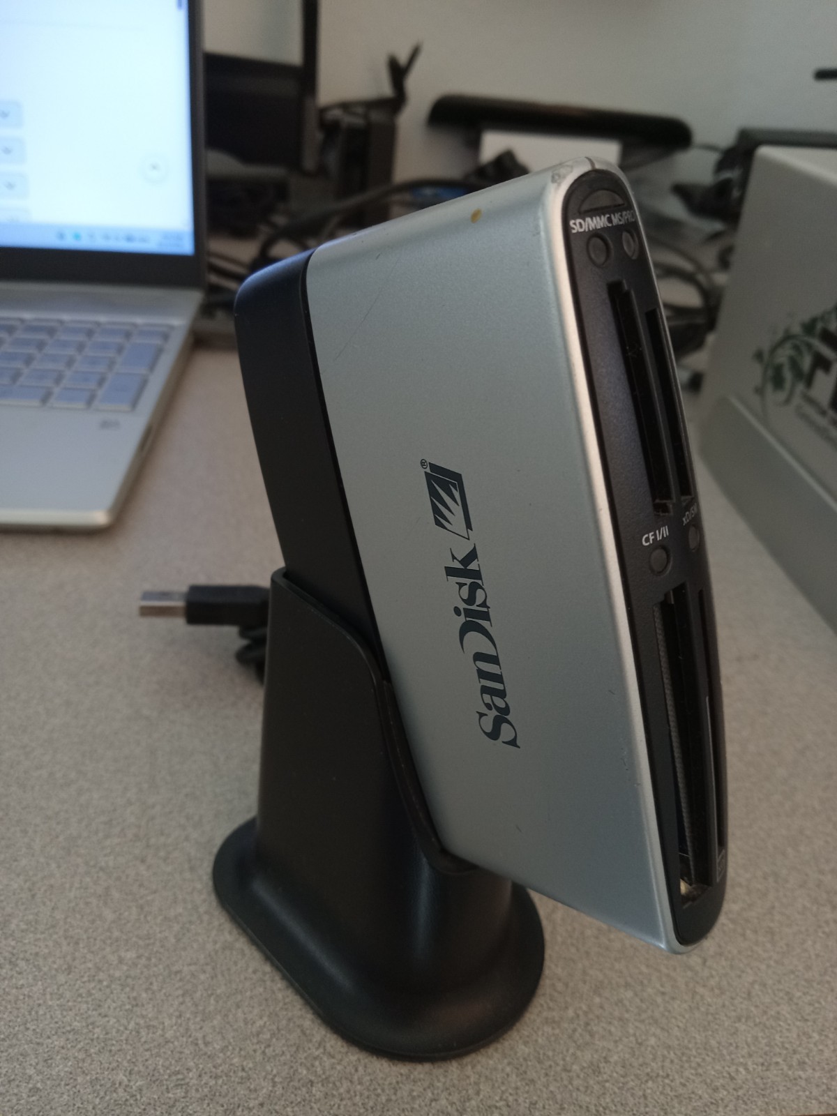 SanDisk SDDR-88 Image Mate 8-in-1 USB 2.0 Hi-speed Card Reader