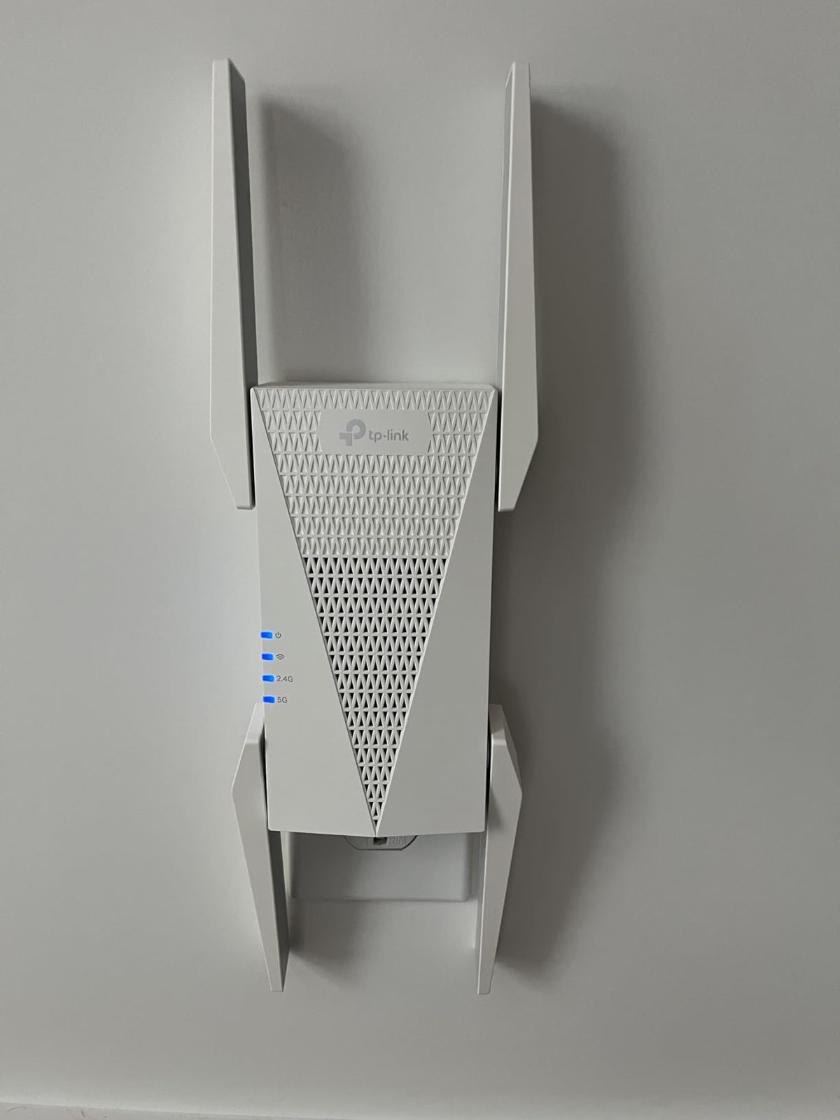 TP-Link RE815X AX5400 WiFi 6 Extender 2800sqft Tri-Band Gigabit