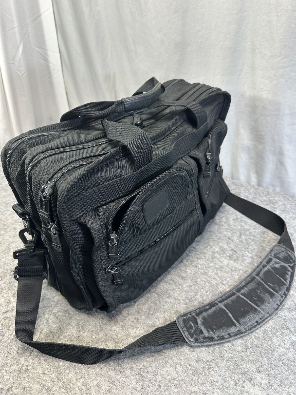 TUMI Alpha Expandable Ballistic Nylon Briefcase Messenger Laptop Bag 204D3