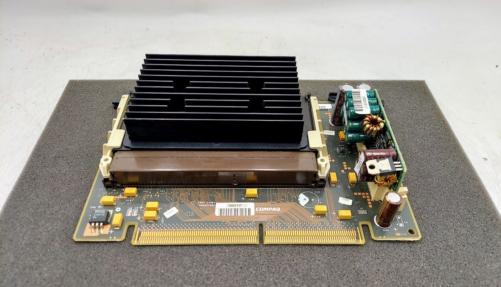 Pii 266mhz 512kb processor board 007859-101 w/ COMPAQ 299306-001 Voltage Regulat