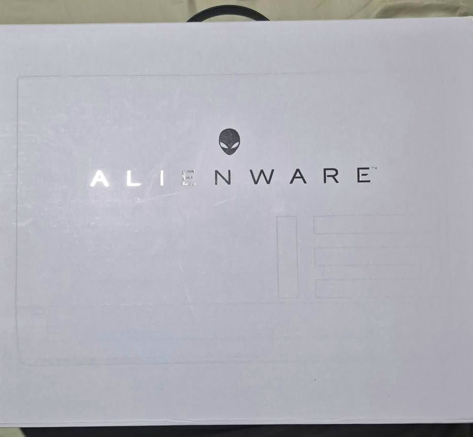 Alienware M15 R4 Gaming Laptop RTX 3070 16GB 1TB SSD 15" White