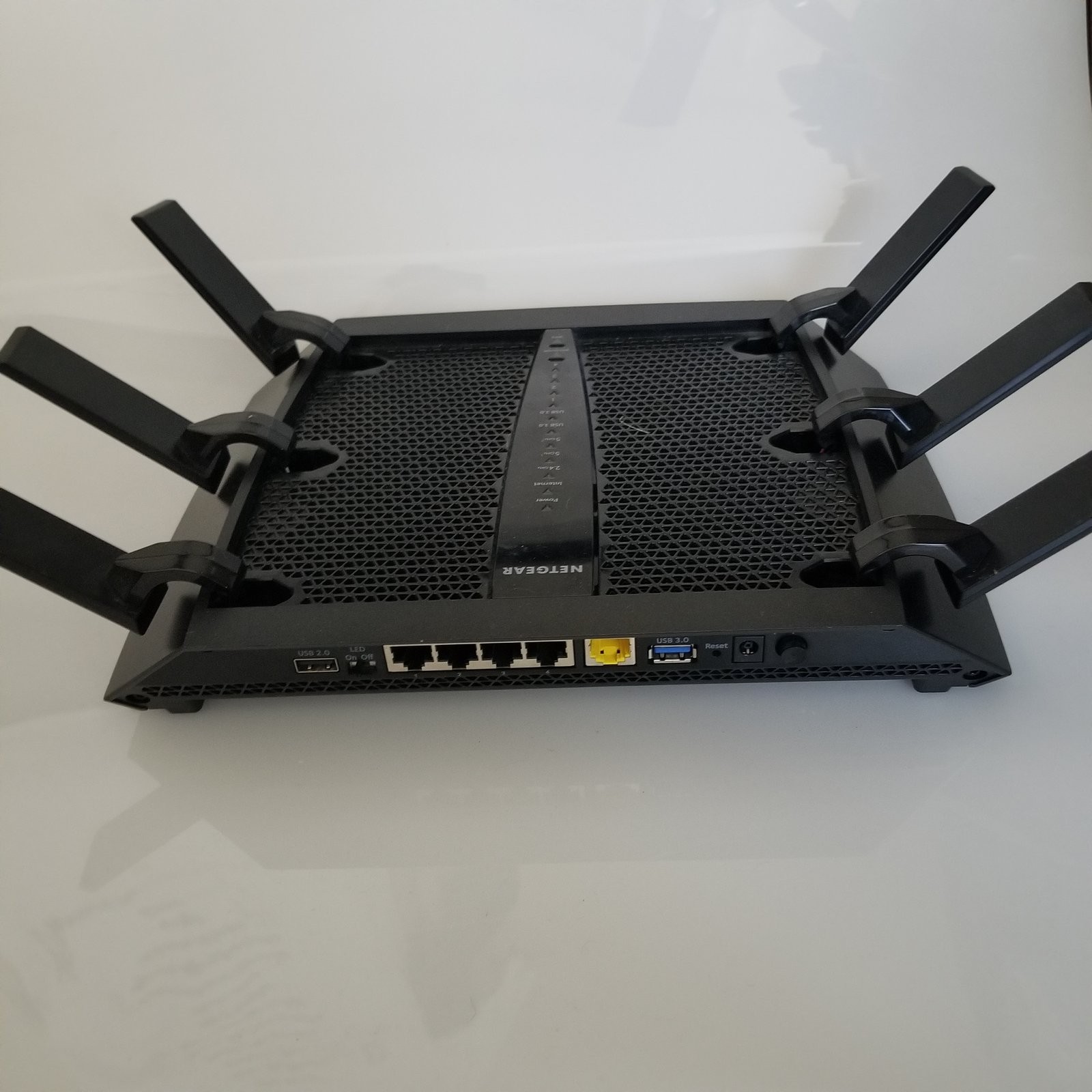 NETGEAR Nighthawk X6S AC4000 Tri-Band WiFi Router Model R8000P Gigabit Wireless