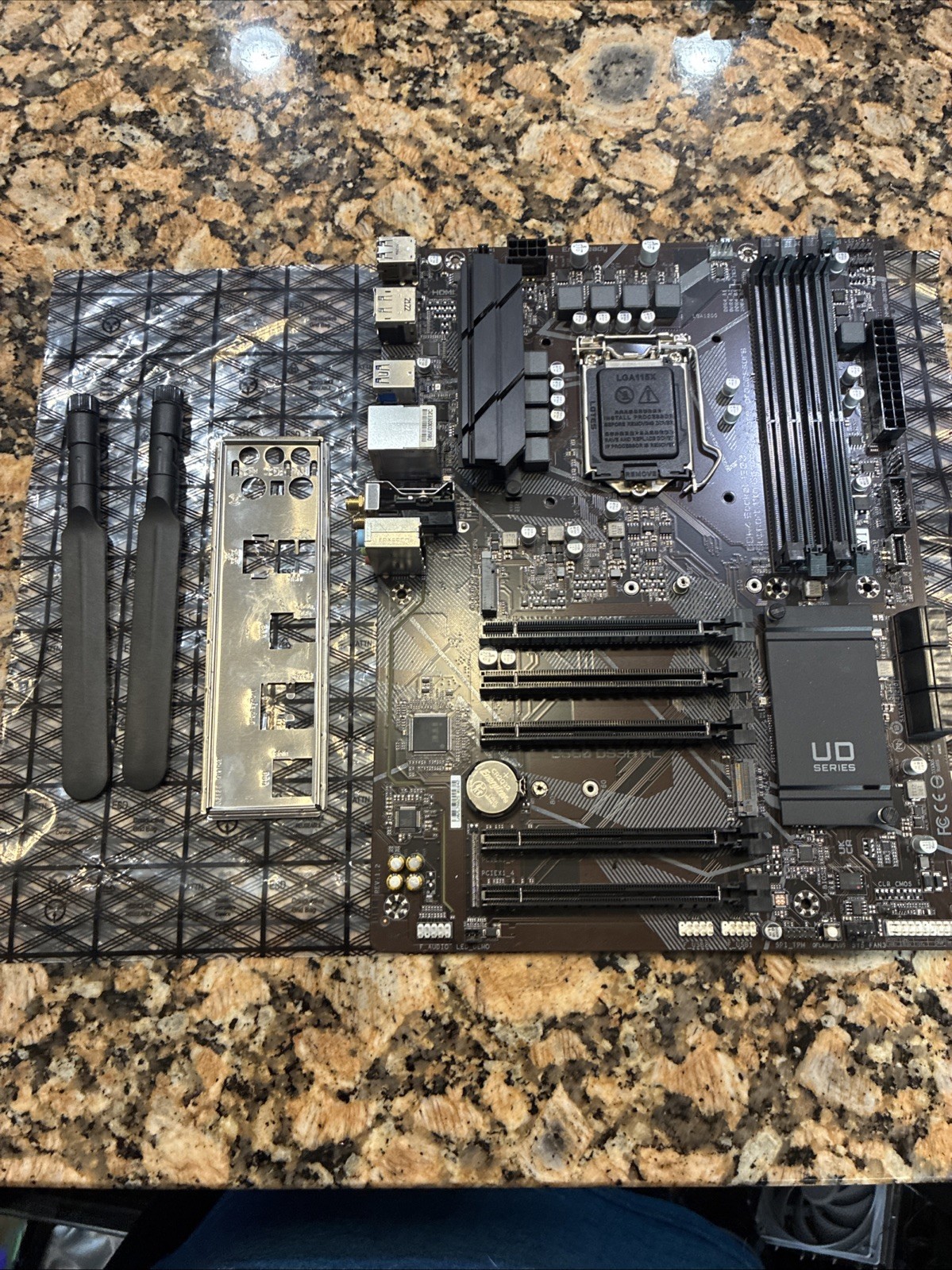 Gigabyte B560 DS3H AC LGA 1200 ATX Intel DDR4 Motherboard W/ io + Antennas