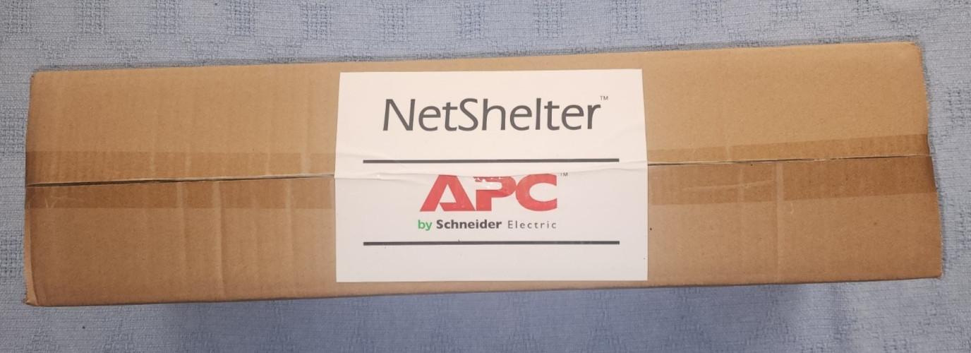 APC NetShelter Cable Partition AR8162ABLK Black 579×122×71mm Toolless