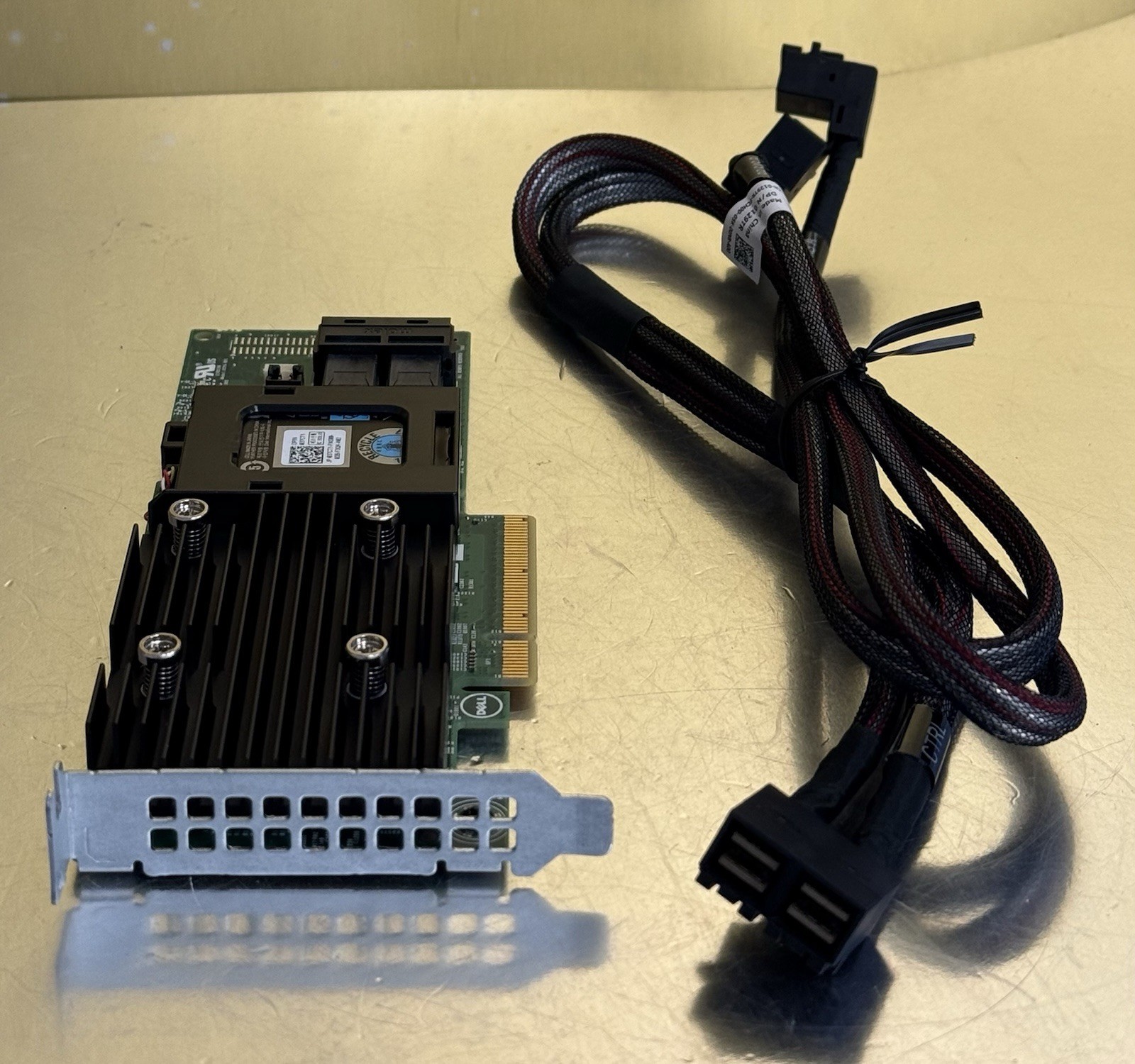 Dell PERC H730P 2GB 12Gb/s RAID Controller Card 0XYHWN Low Profile W/ Cable 0129