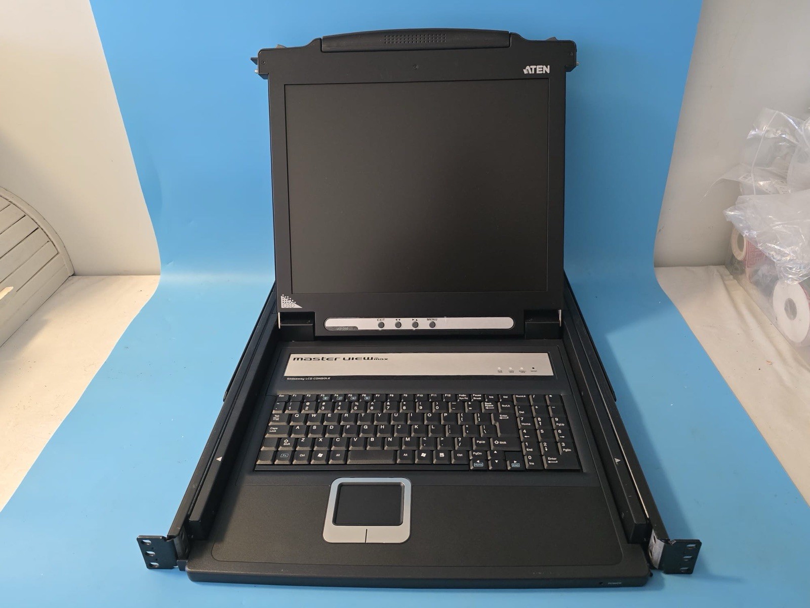 ATEN CL1000M Master View Max 17" Slideaway LCD Console Rackmount PS/2 Server