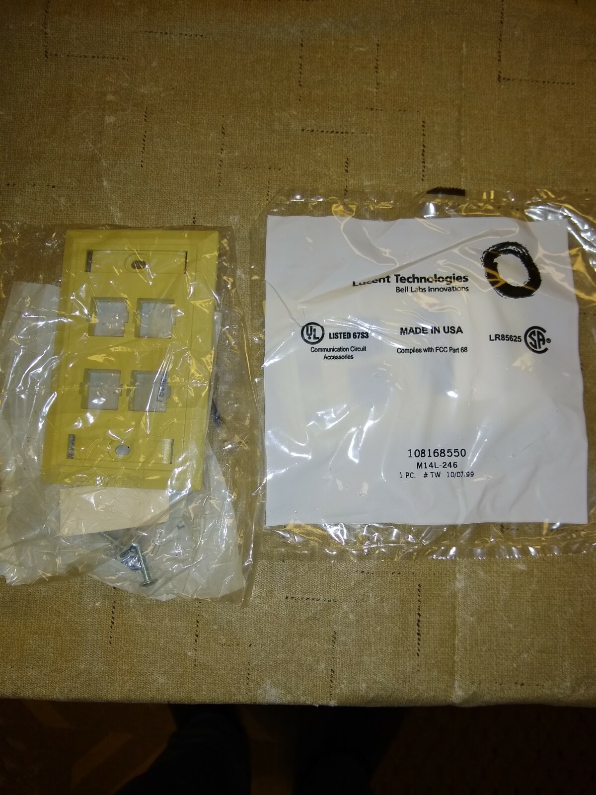 M14L-246 108168550 Lucent L Type Flush Faceplate 4-Port, Ivory - Box of 25 - NEW