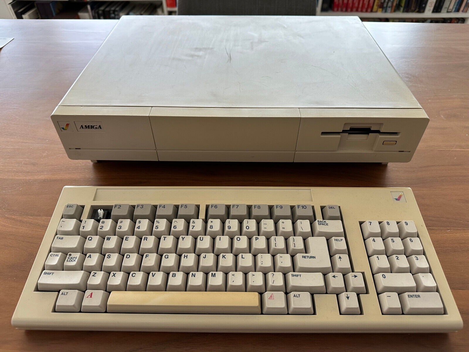 Commodore Amiga 1000 w/Keyboard, Mouse, RAM upgrade