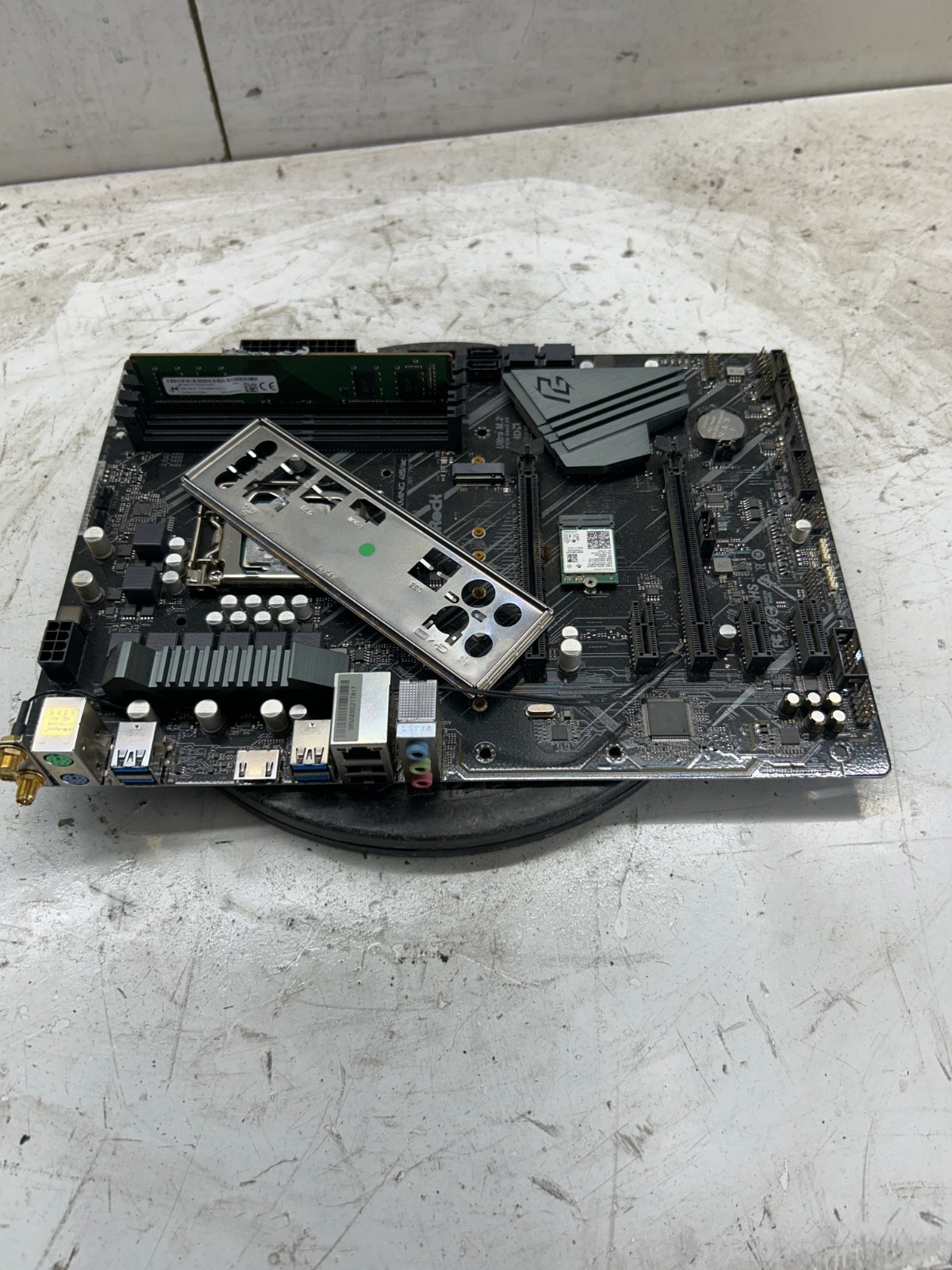 ASRock Z390 Phantom Gaming Intel Core i7-9700K 3.60GHz 4GB