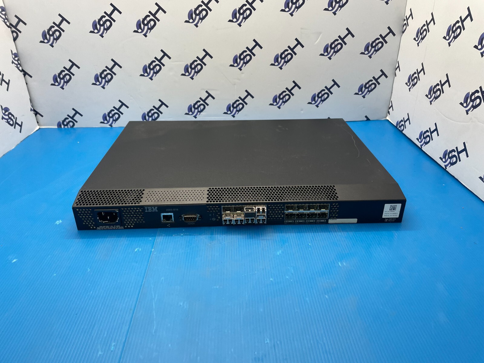 IBM 2005-B16 TotalStorage SAN16B-2 4Gbps Fibre-Channel Switch w/ SFP