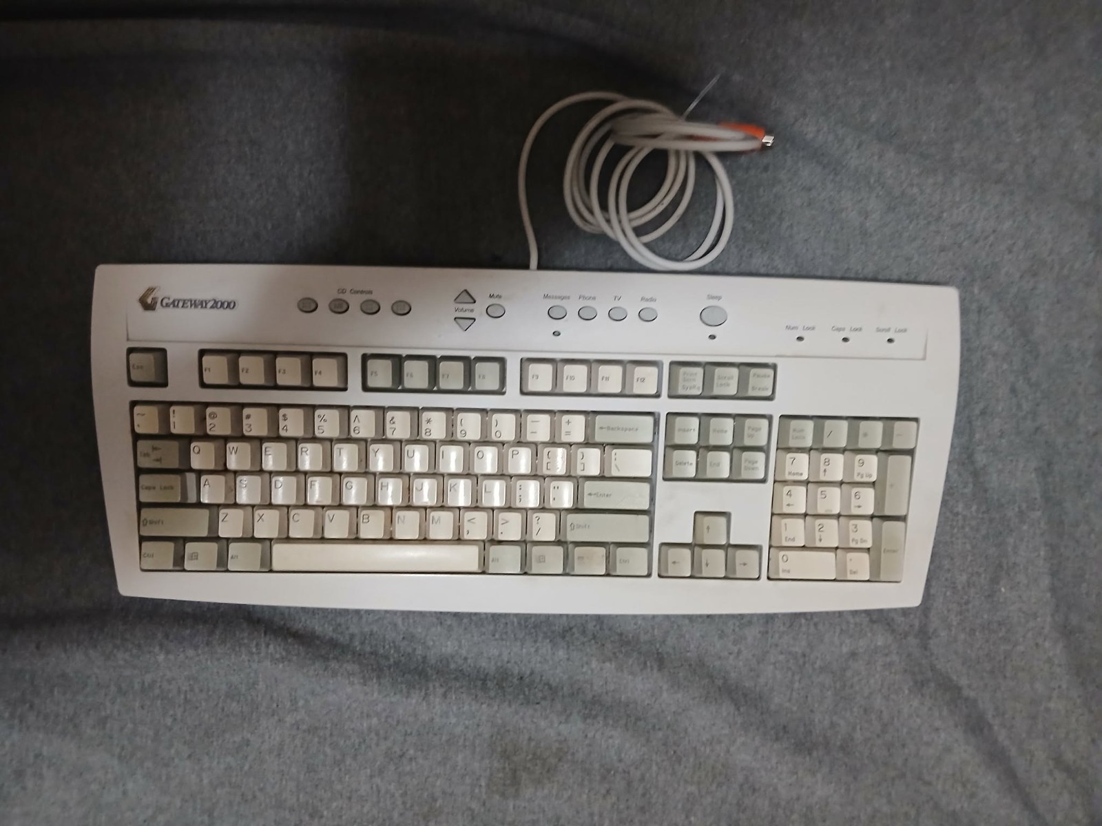 Vintage Gateway 2000 Multimedia PS/2 Computer Keyboard 7000598