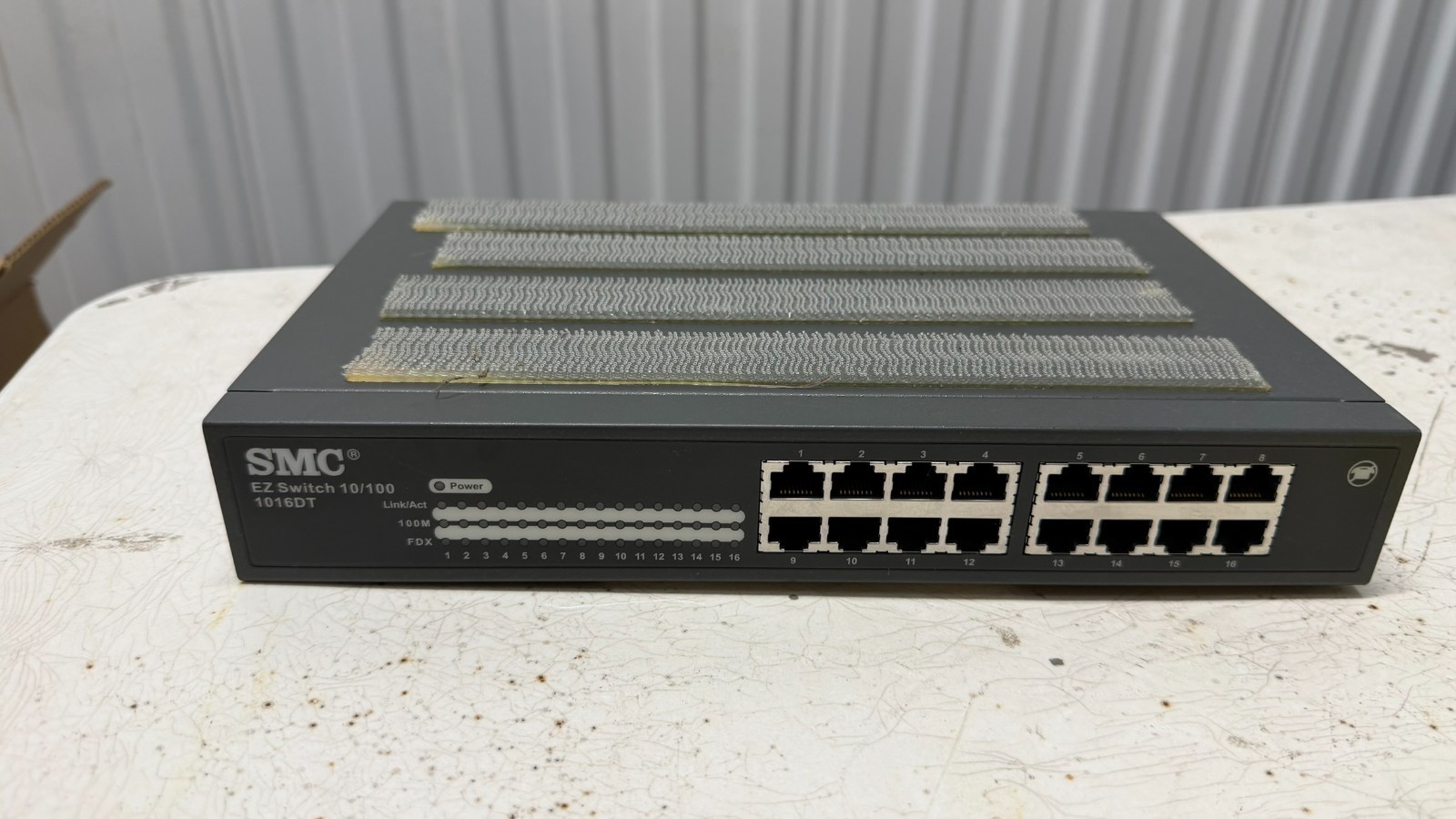 SMC Networks EZ1016DT EZ Switch 16-Port 10/100 Ethernet Network Hub