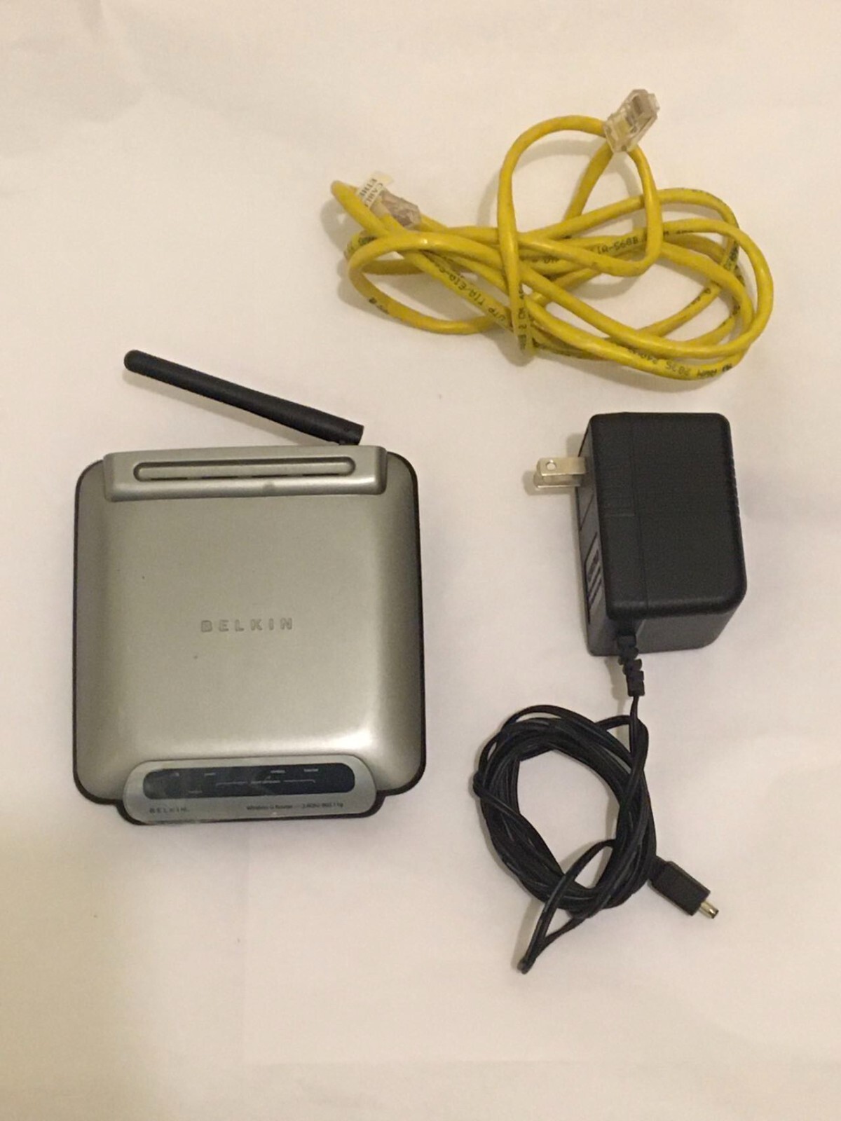Belkin Mini Wireless G Router F5D7230-4 2.4 Ghz 802.11g 4-Port Wi-Fi ROUTER 