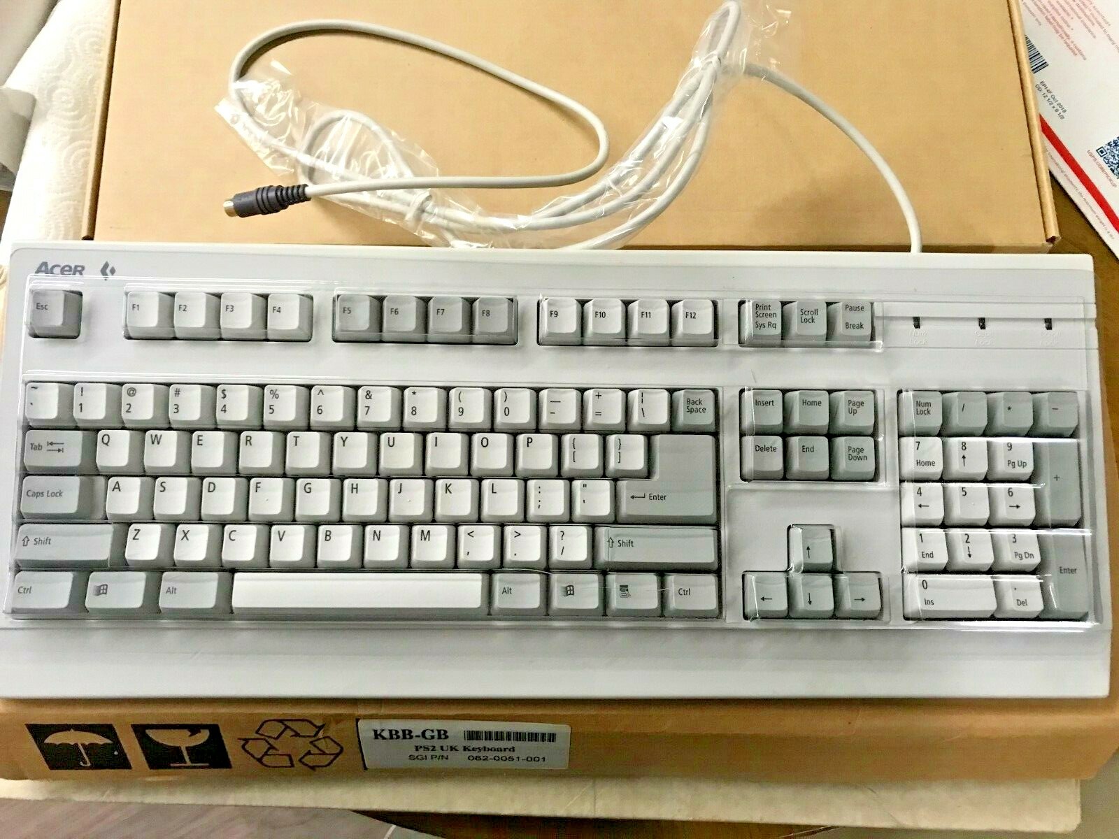 RARE NEW VINTAGES ACER 6511-KW PS2 WINDOWS KEYBOARD WITH CLEAR KEYBOARD COVER