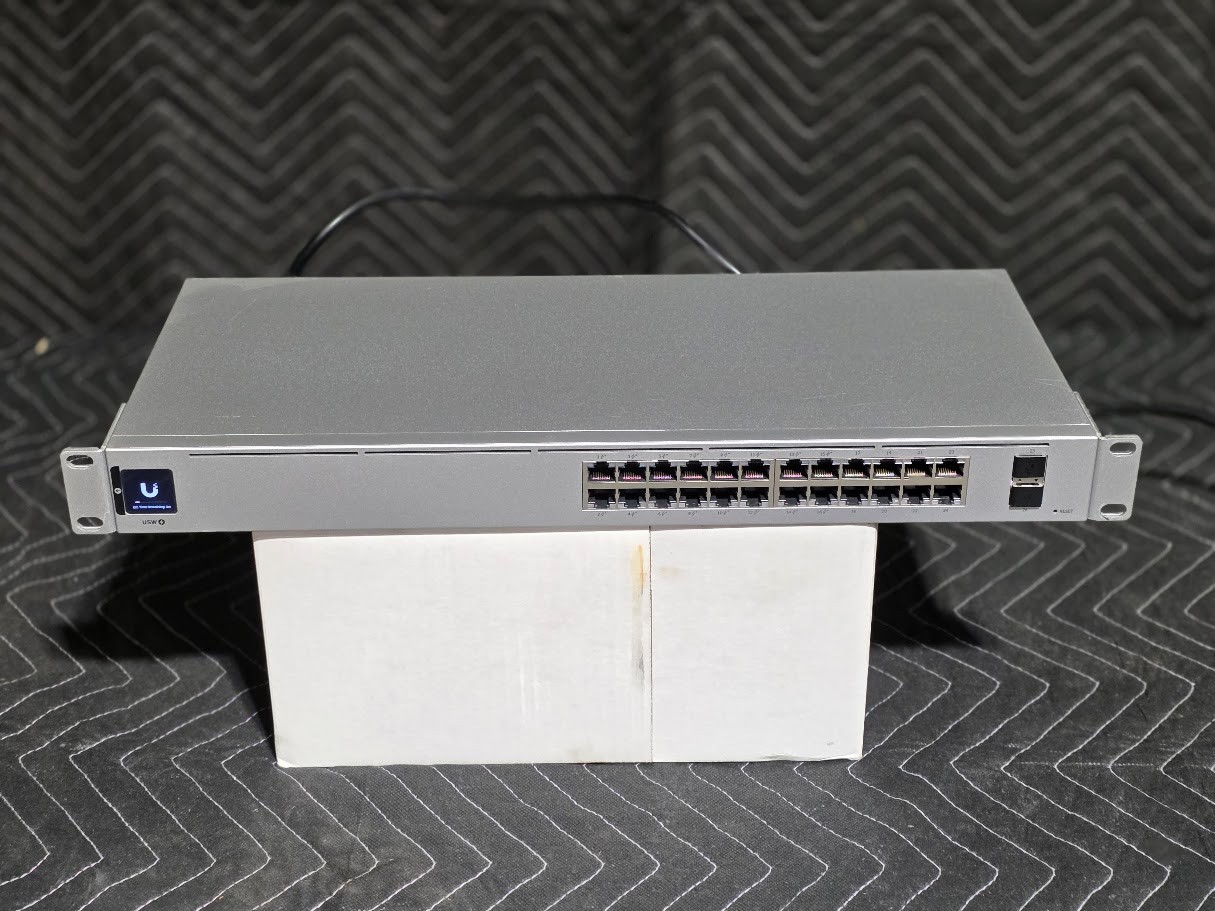 Ubiquiti Networks UniFi Switch PRO 24 PoE Switch