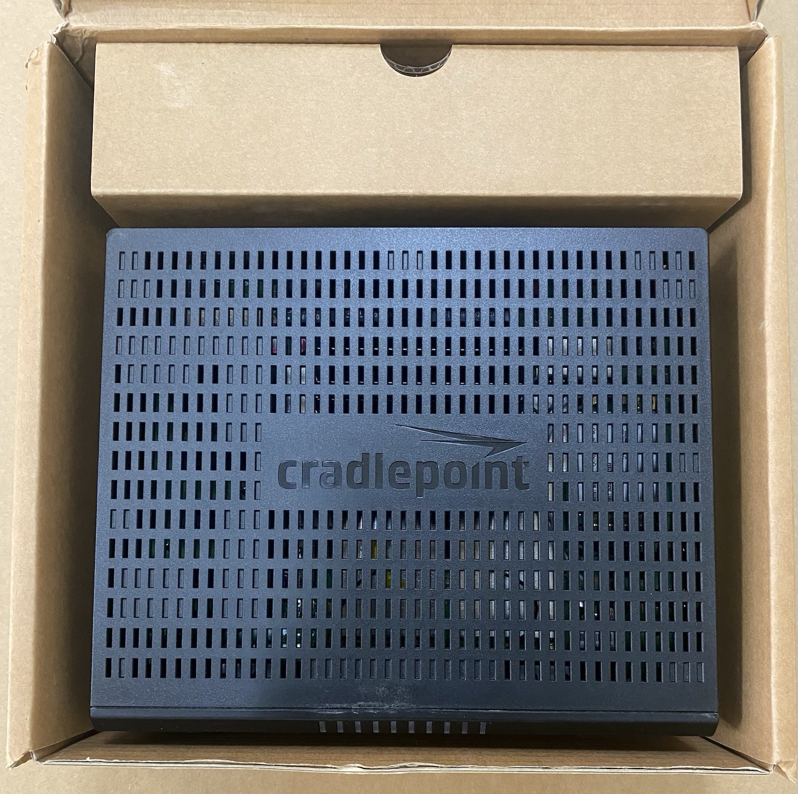 MINT CONDITION VERIZON CRADLEPOINT AER SERIES AER1600LPE-VZ 4G LTE ROUTER