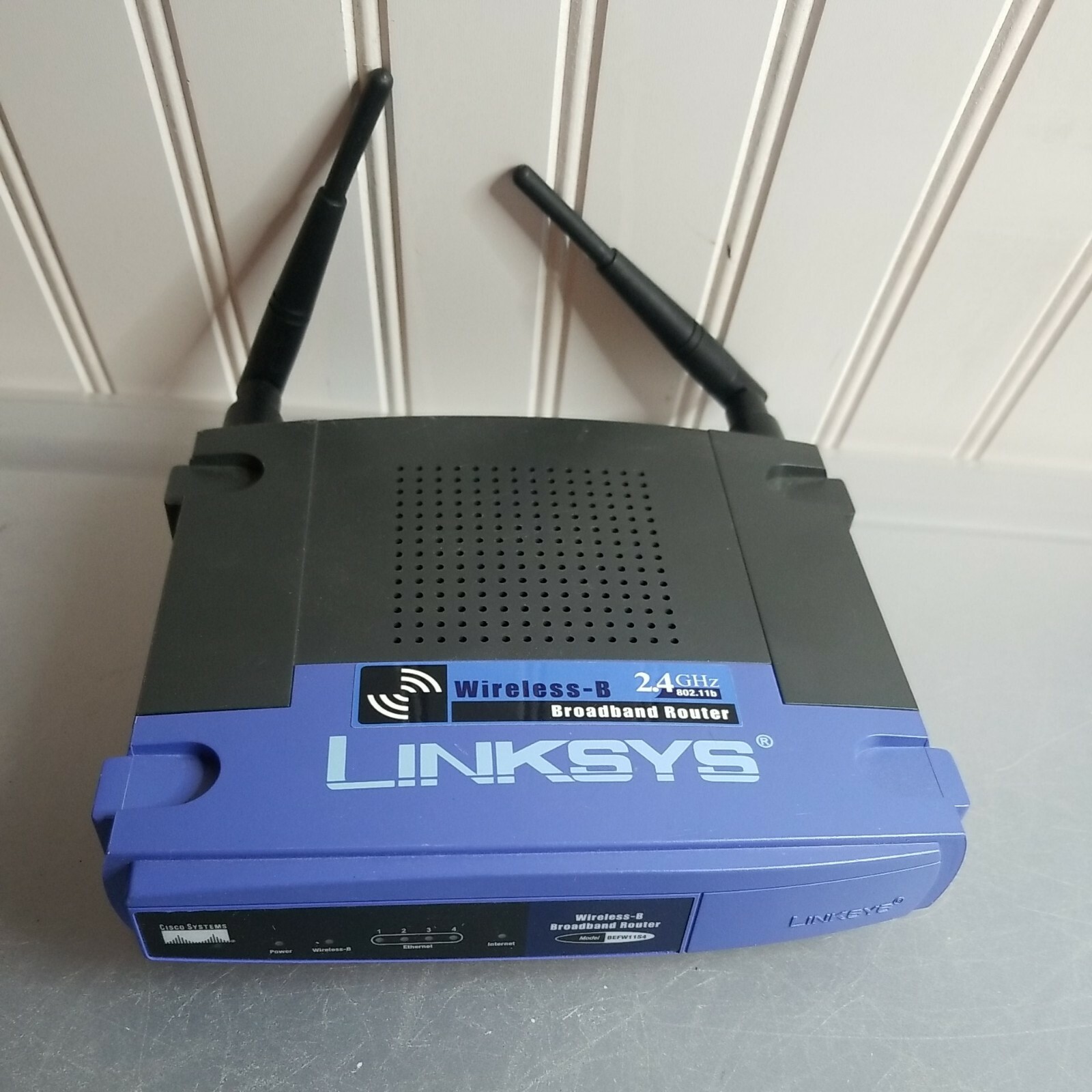 LINKSYS BEFW11S4 v.4 WIRELESS-B BROADBAND ROUTER 4 PORTS 2.4GHz read digitals