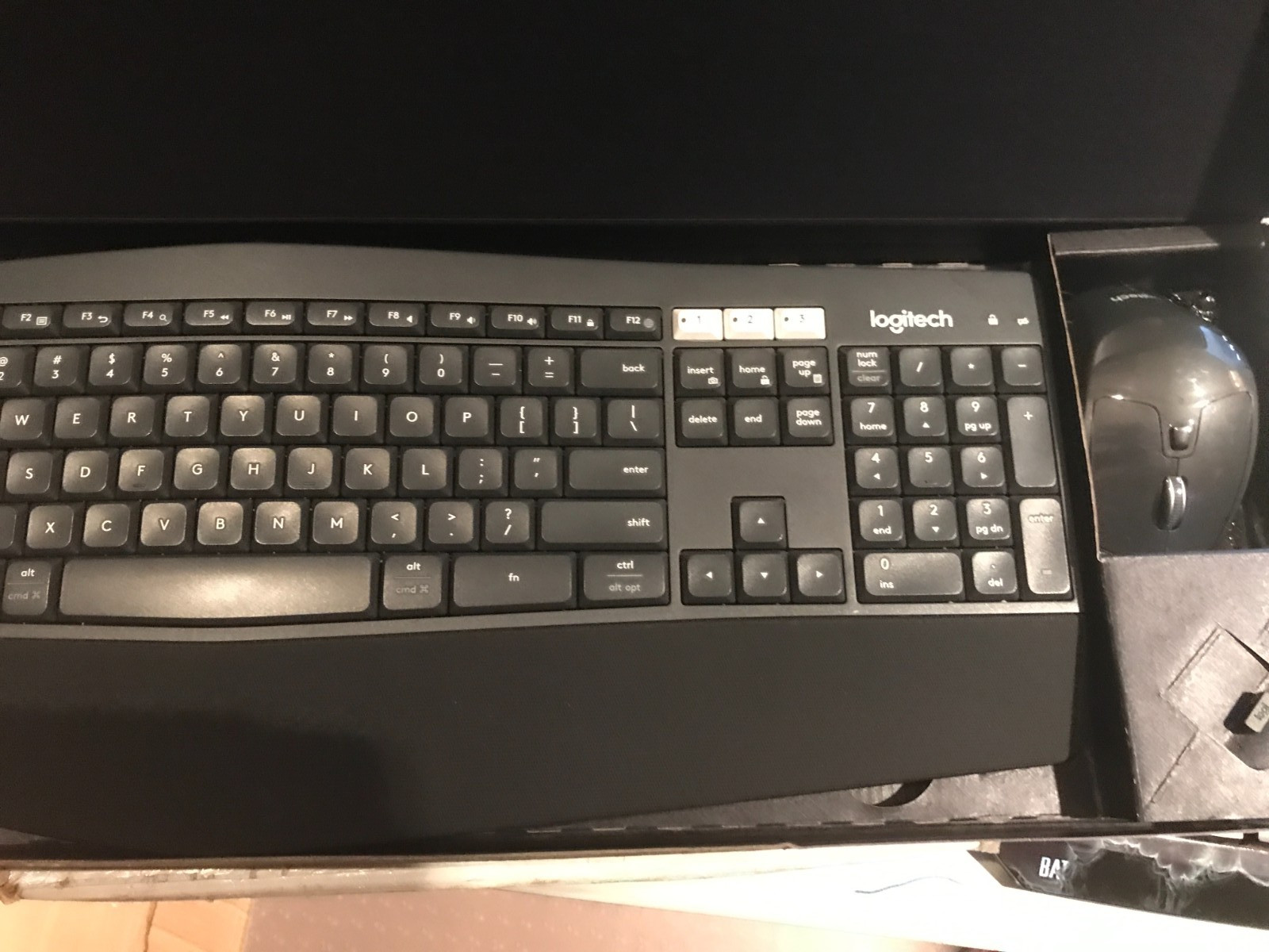 Logitech K850 Performance Wireless Keyboard & M720 Mouse Combo #02