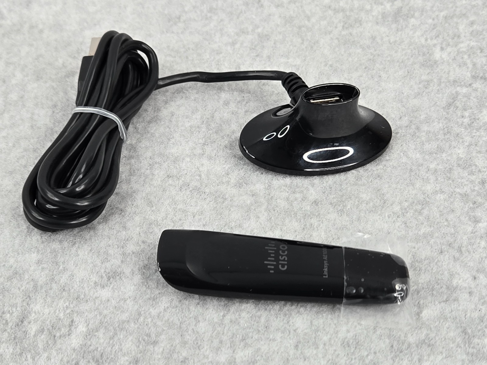 Cisco Linksys AE1000 High Performance Wireless USB Adapter w/Stand Dock