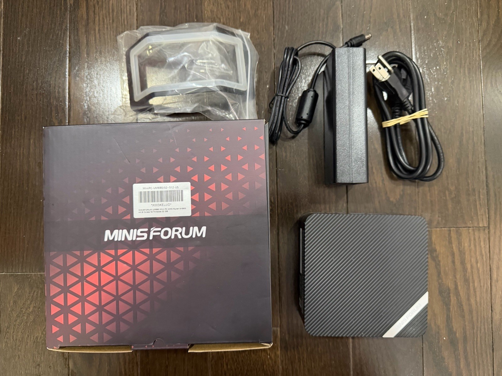 MINISFORUM UM690 Mini PC AMD Ryzen 9 6900HX -  680M Barebone 512GB SSD - NO RAM