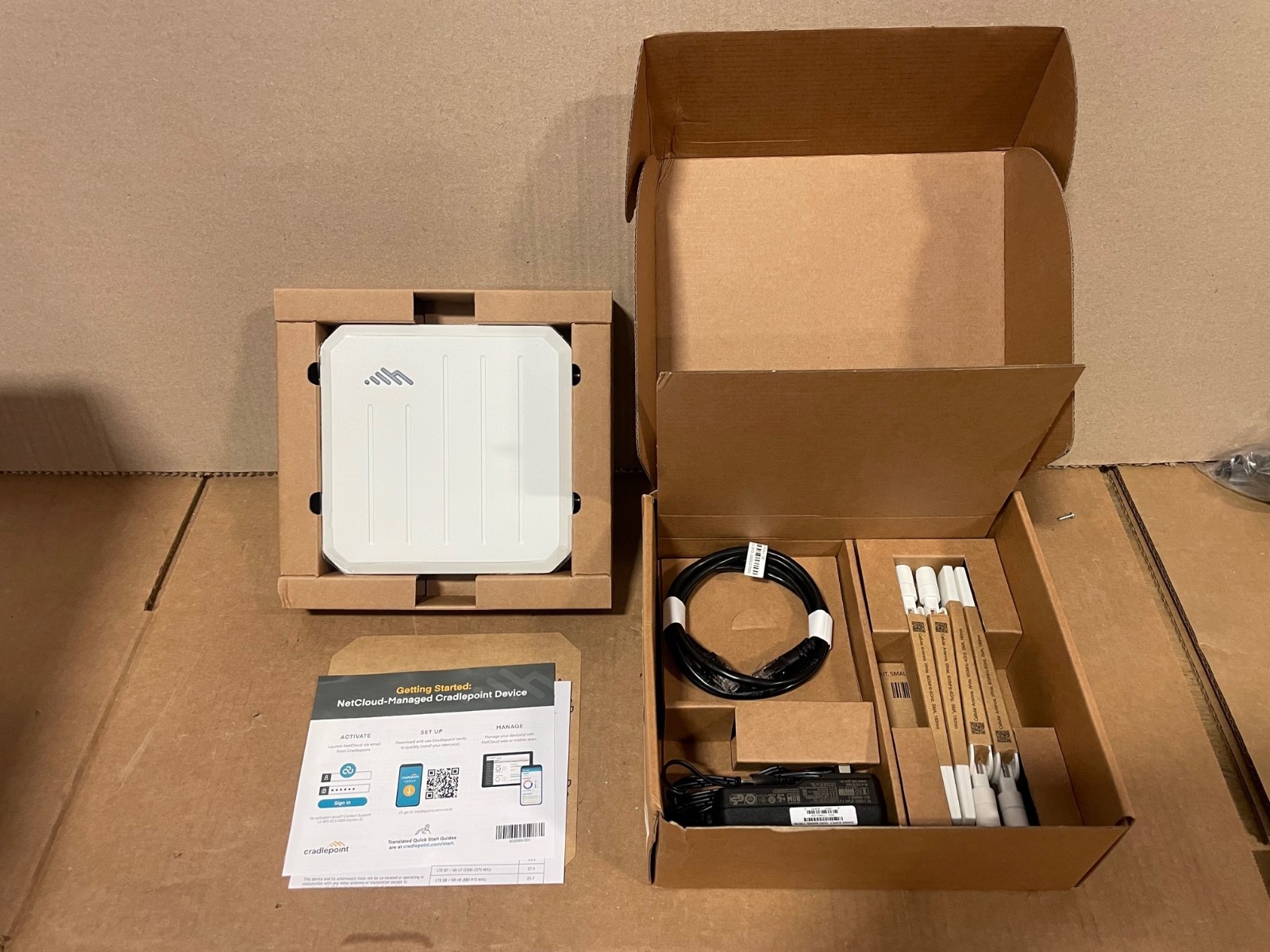 Cradlepoint BEA3-1850-5GC-GN W1850 5G Router + Antenna (S5A325A)