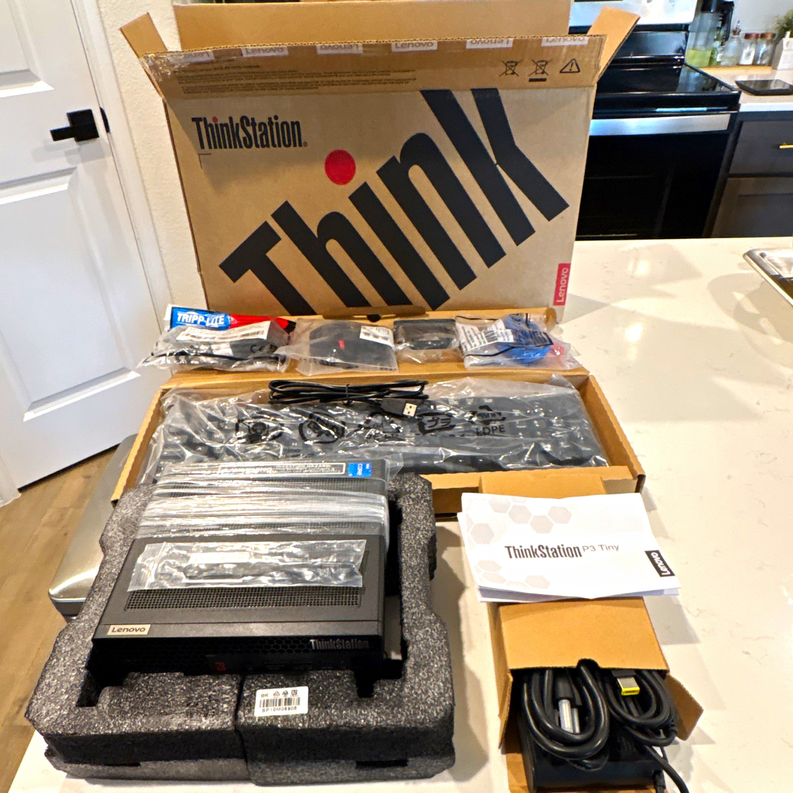 Lenovo ThinkStation P3 Tiny Mini Desktop Core i5 Wi-Fi USB Black Office