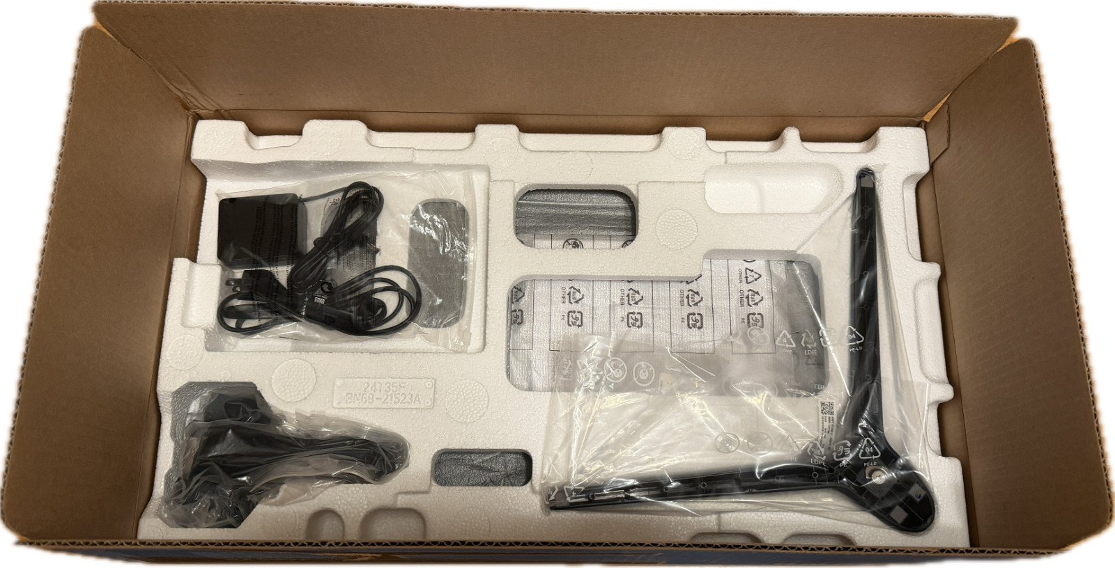 Excellent Samsung F24T350FHN 24" Full HD monitor - Original Box - Original Owner