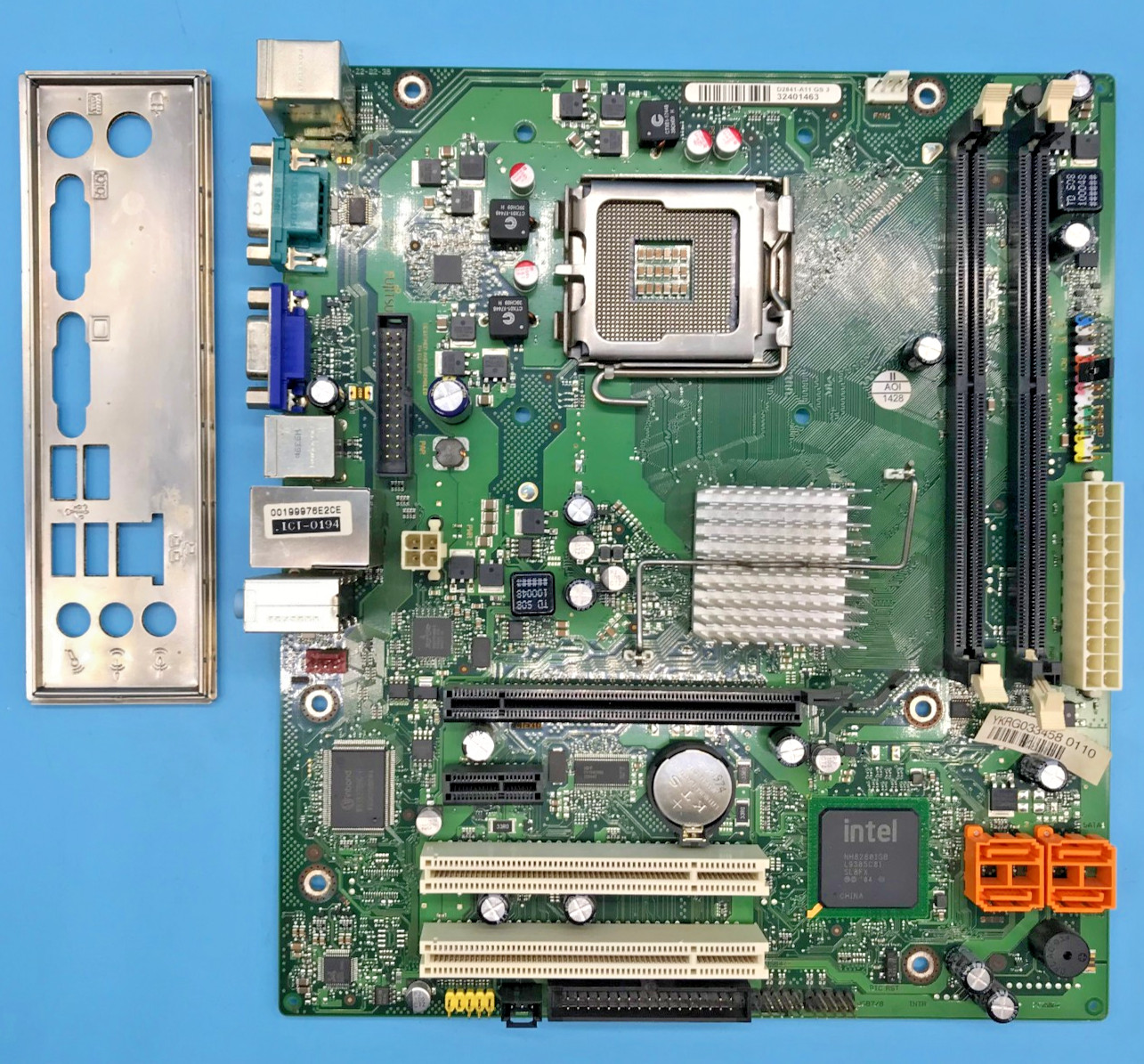 Fujitsu D2841-A11 GS 3 - DDR2 - Socket 775 - with I/O Shield #M3039
