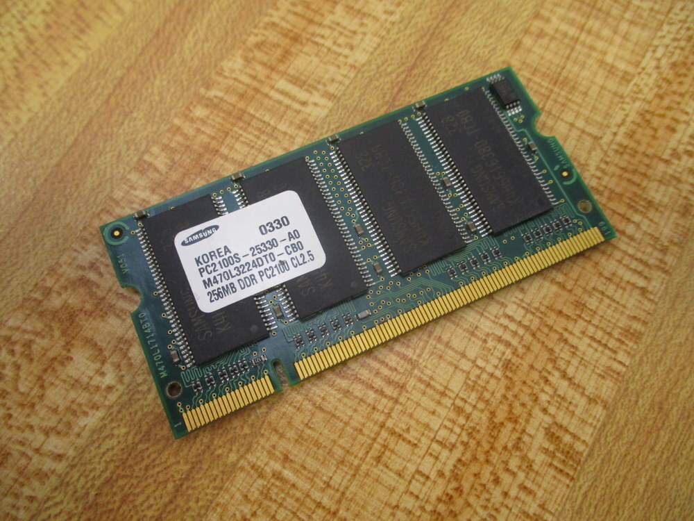 Samsung M470L3224DT0-CB0 Memory Module PC2100S-25330-A0