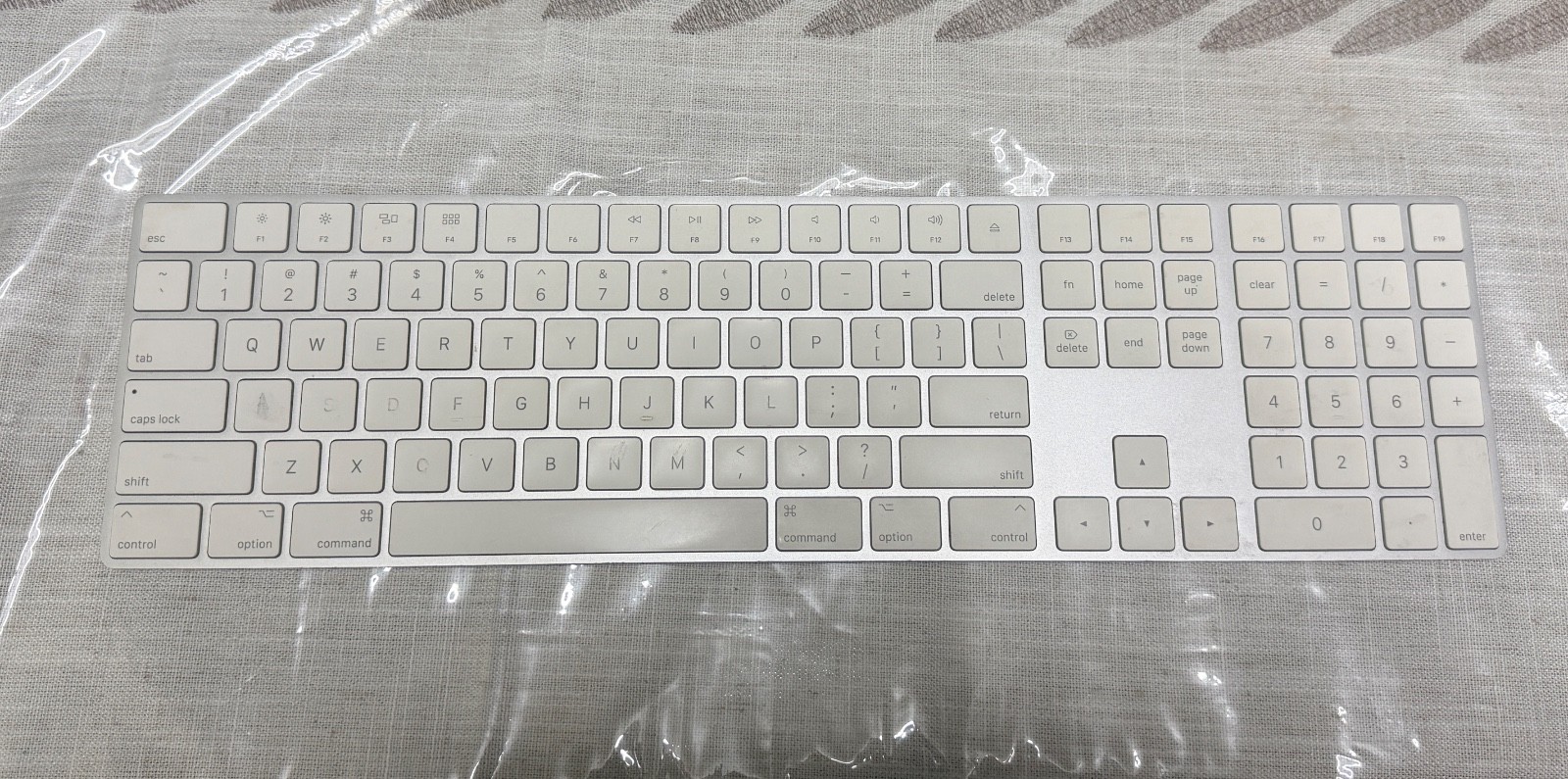 Apple A1843 Wireless Rechargeable Bluetooth Magic Keyboard With Numeric Keypad
