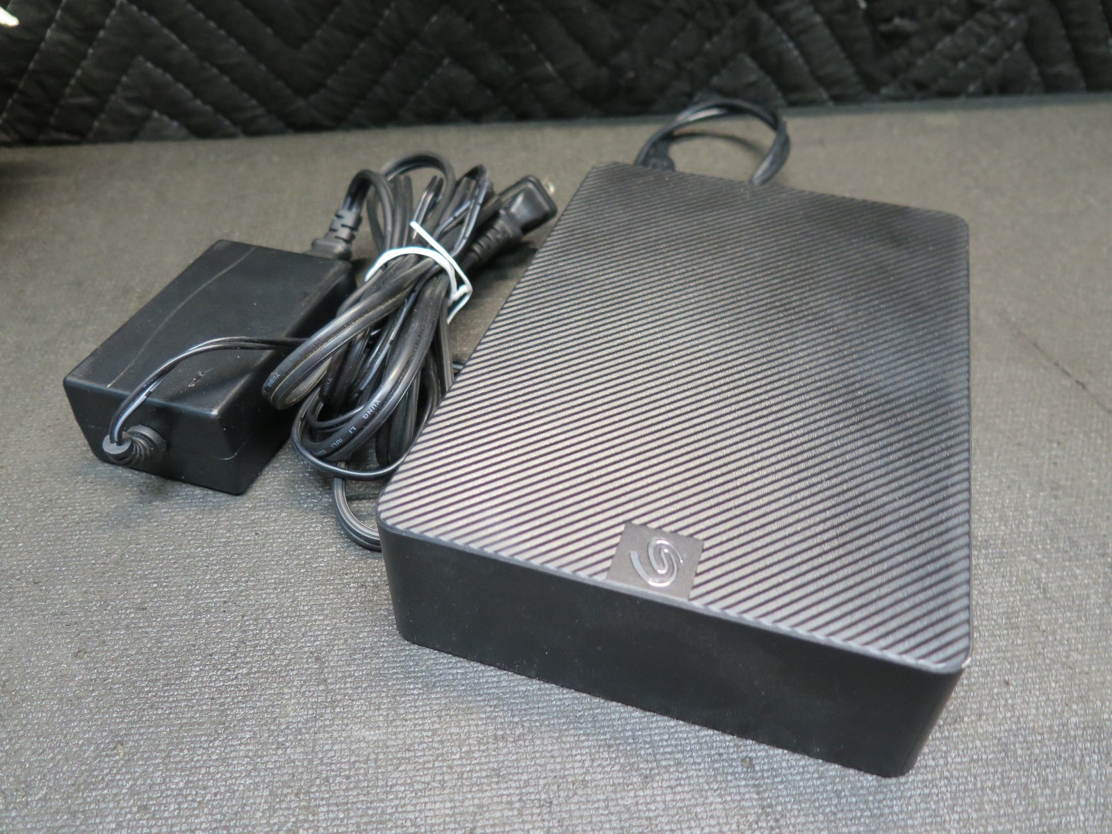 Seagate Expansion Desktop 22TB - STKP22000401 - Model SRD0NF2 - P/N 3JSAP7-500