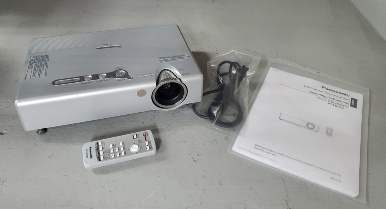 Panasonic LCD Projector PT-LB60U  W/Extras L@@K