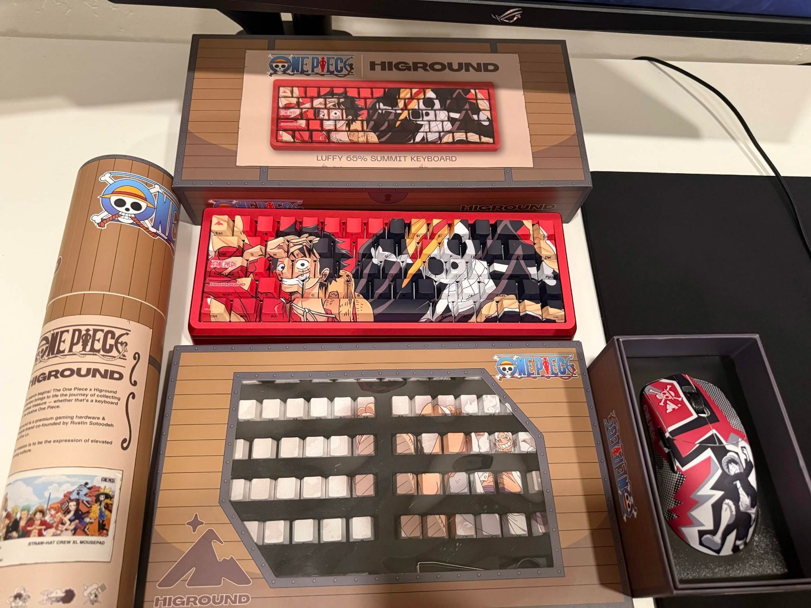Higround Luffy Keyboard Gear 5 Keycaps and Luffy Yuma Mouse Straw hat mouse pad