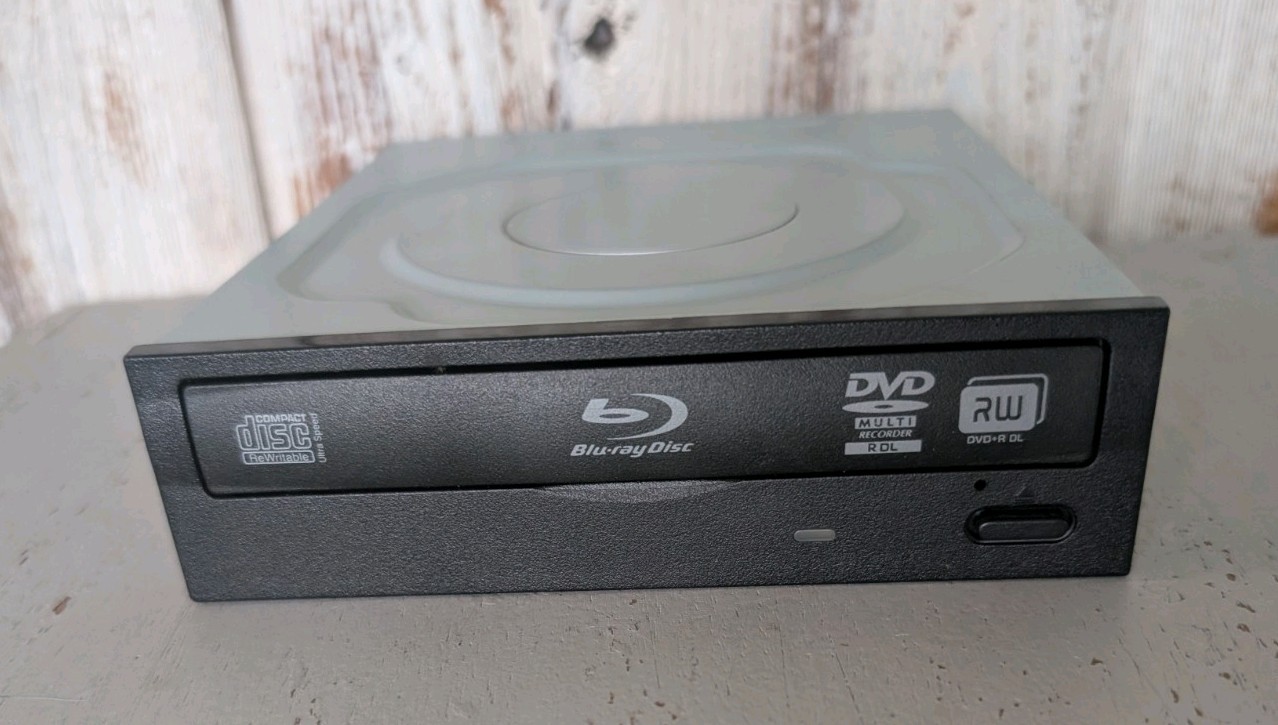 Lite-On iHBS112-04 Blu-ray Rewritable SATA Internal Drive BD-R/RE DVD/CD