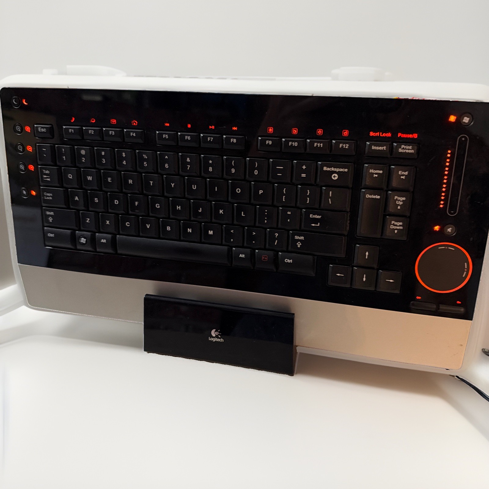 Logitech DiNovo Edge Wireless Bluetooth Keyboard & Charging Dock Y-RAY81